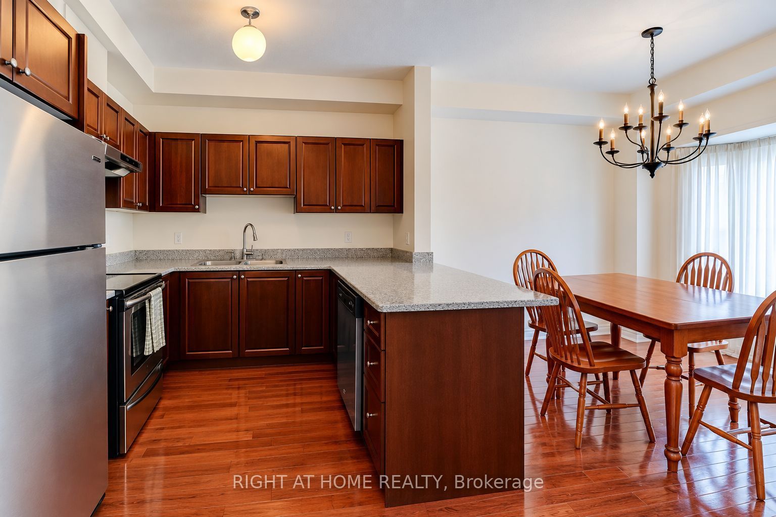 1130 Cawthra Road 2 Property Photo 7