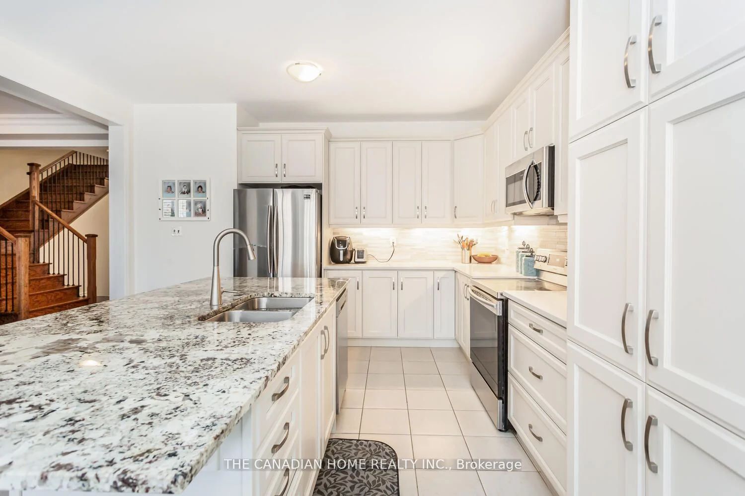 1261 Rose Way Property Photo 6