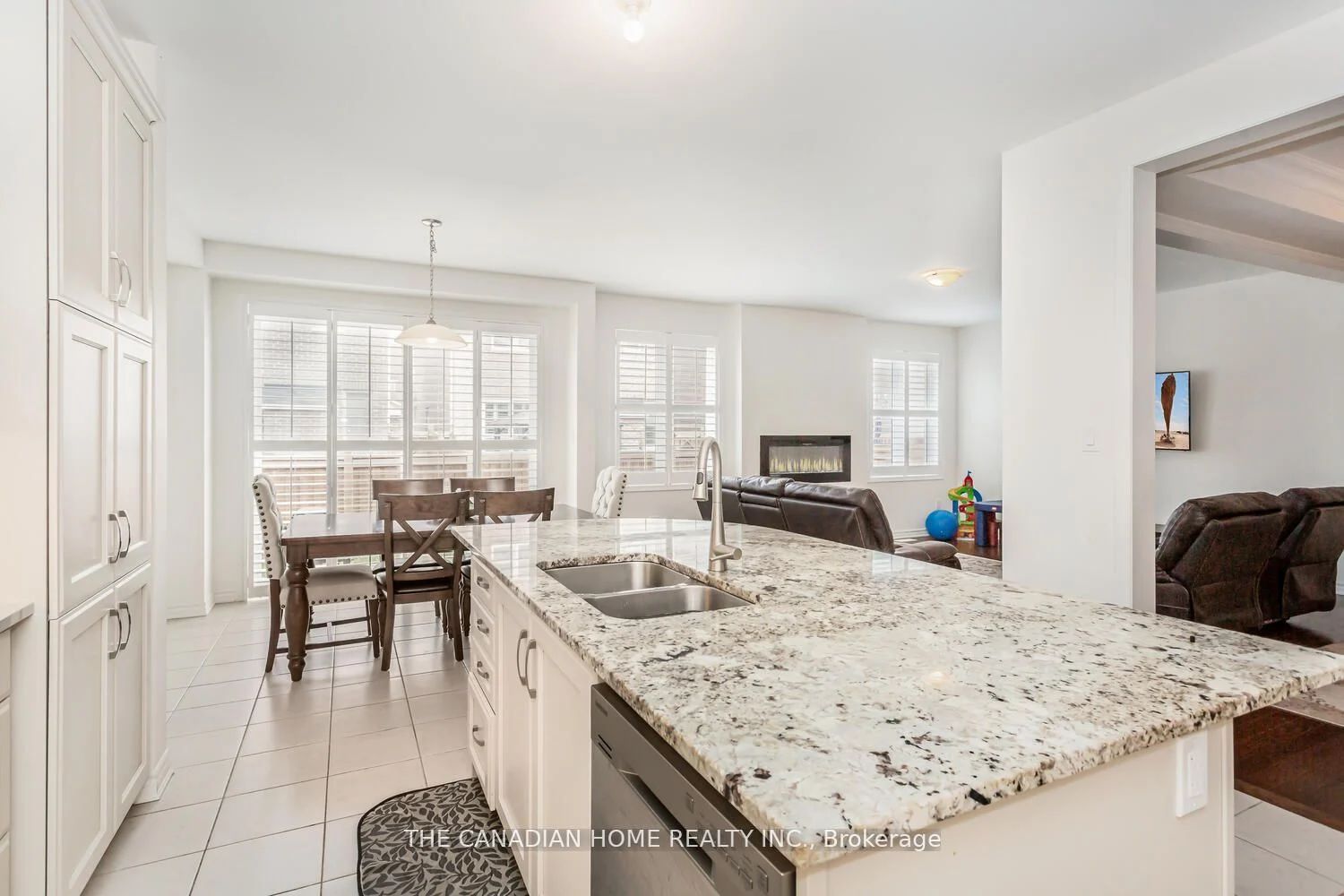 1261 Rose Way Property Photo 12