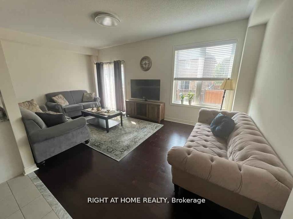 467 Downes Jackson Heights N Property Photo 7
