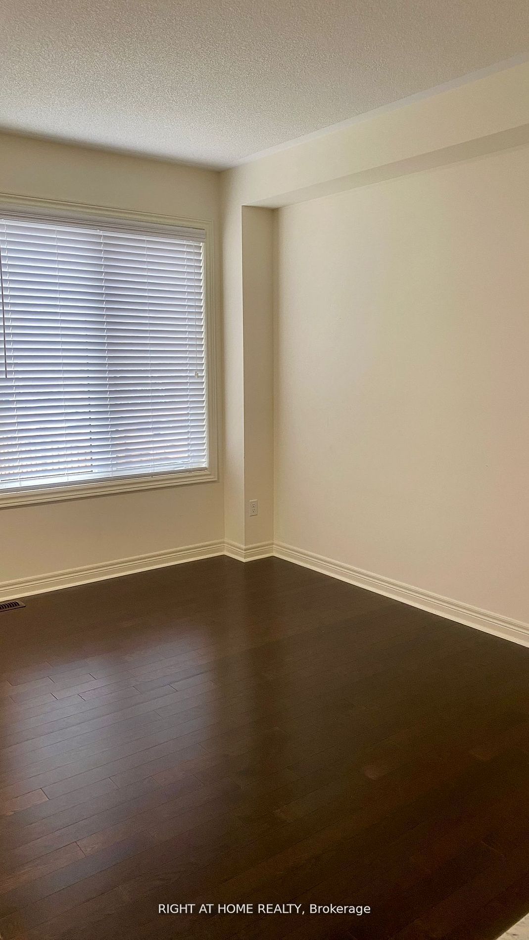 467 Downes Jackson Heights N Property Photo 18