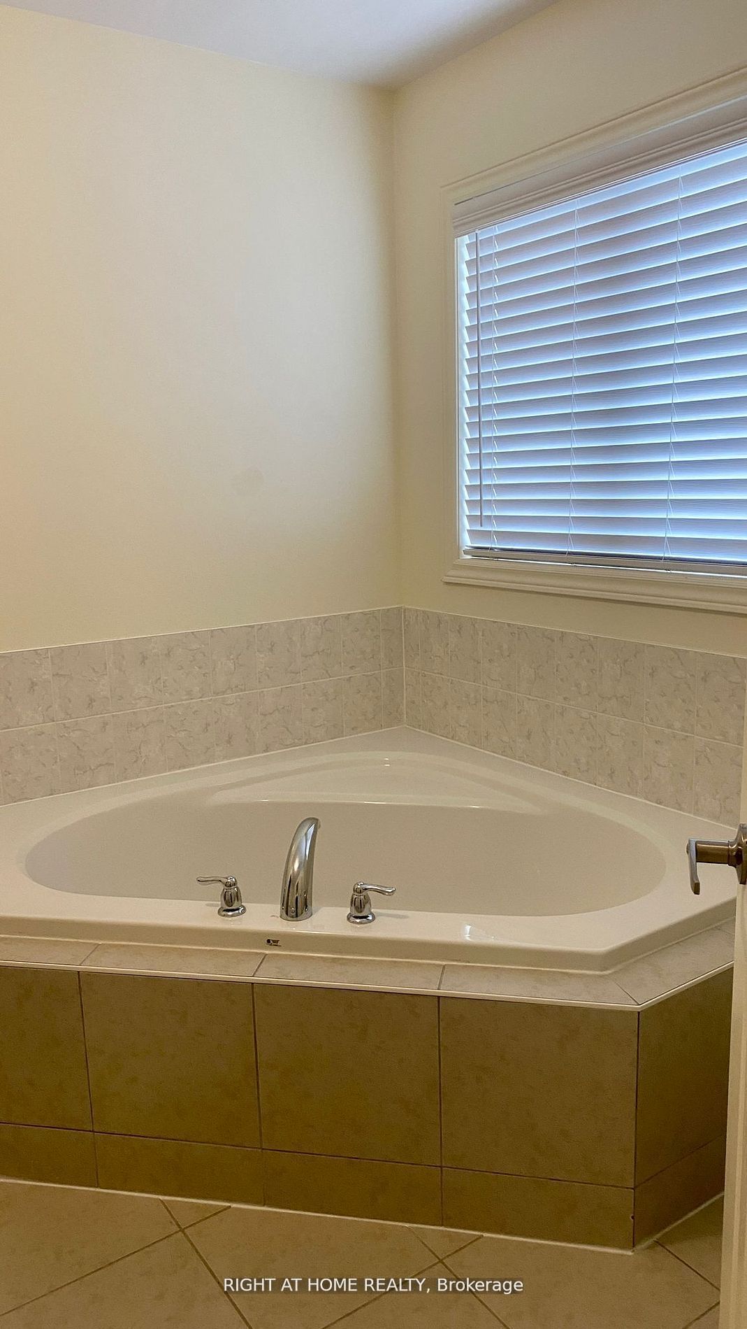 467 Downes Jackson Heights N Property Photo 20