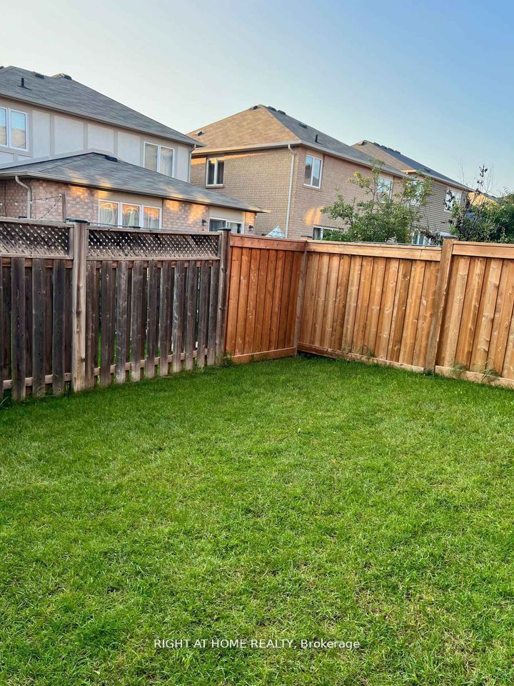 467 Downes Jackson Heights N Property Photo 23