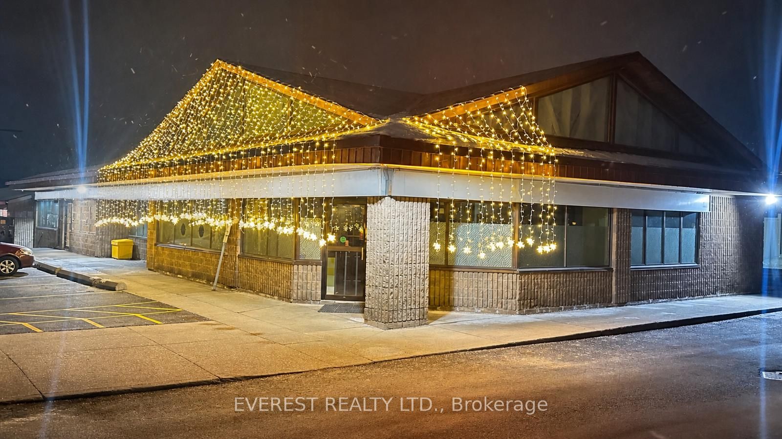 148 Queen Street W 9 Property Photo 1