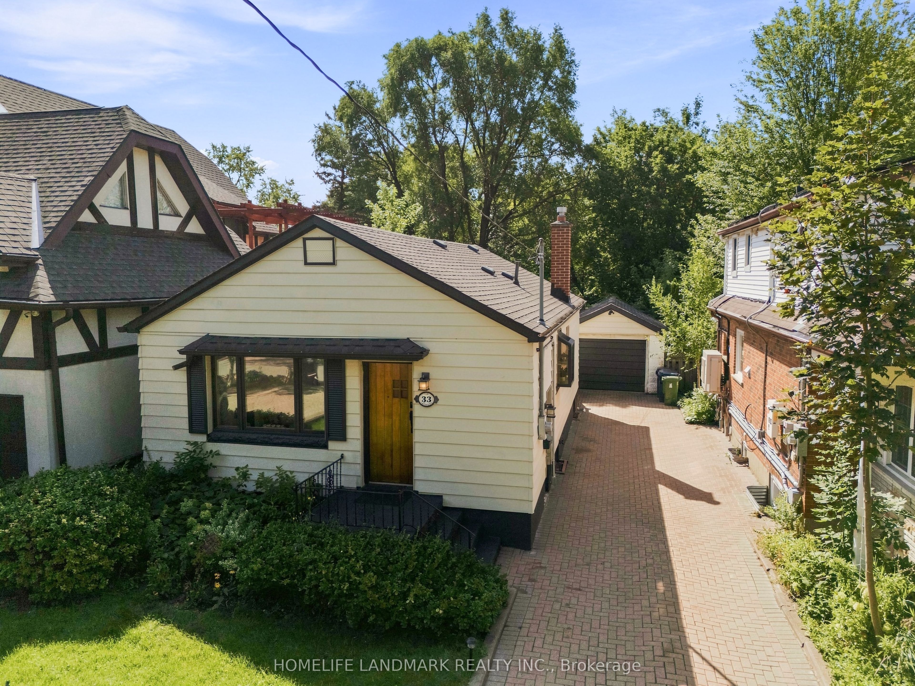 33 Ash Crescent Property Photo 1