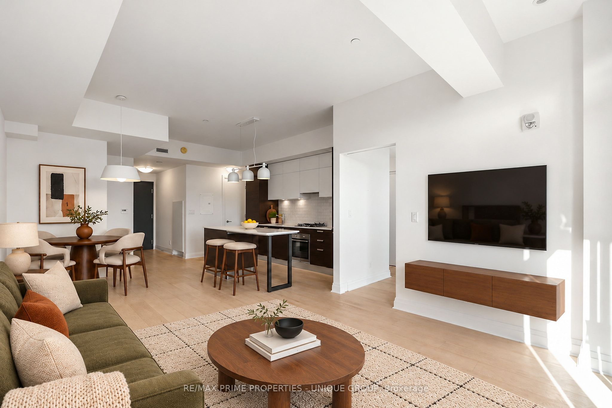 245 Perth Avenue 304 Property Photo 5