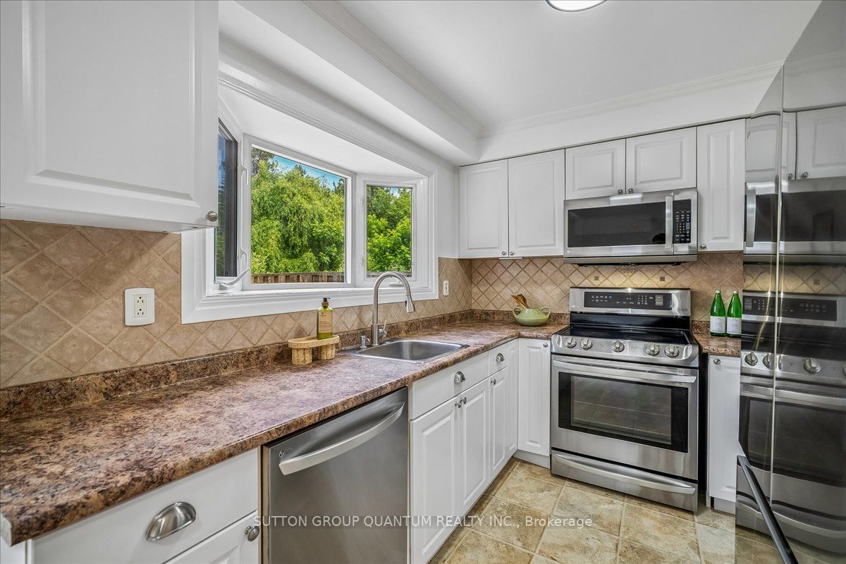 1023 Runnymead Crescent Property Photo 11