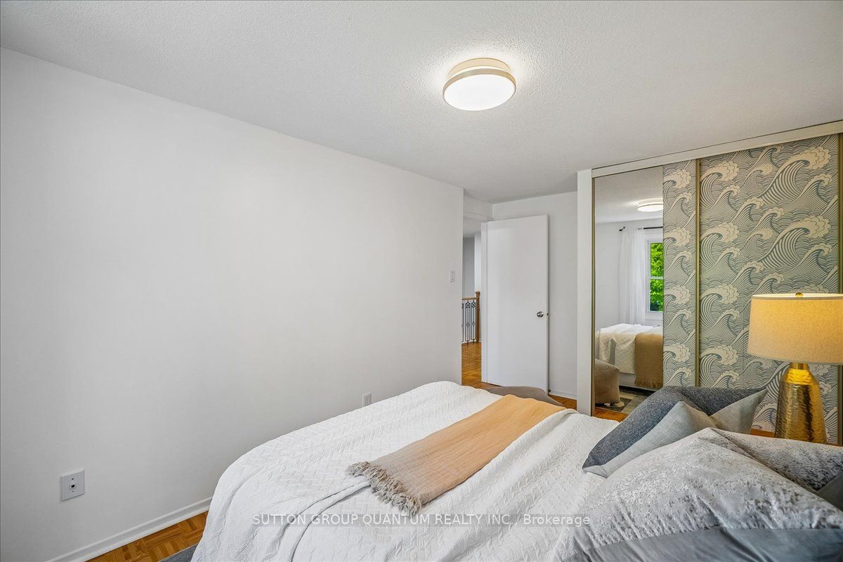 1023 Runnymead Crescent Property Photo 23