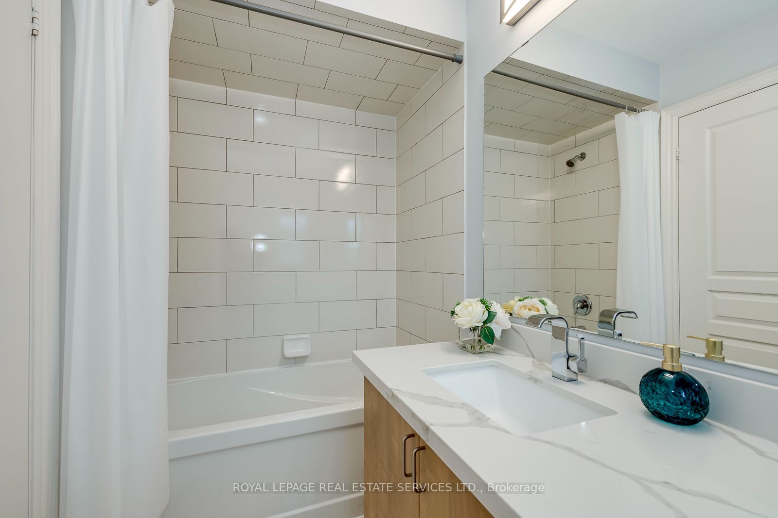 3087 Streamwood Pass Property Photo 29