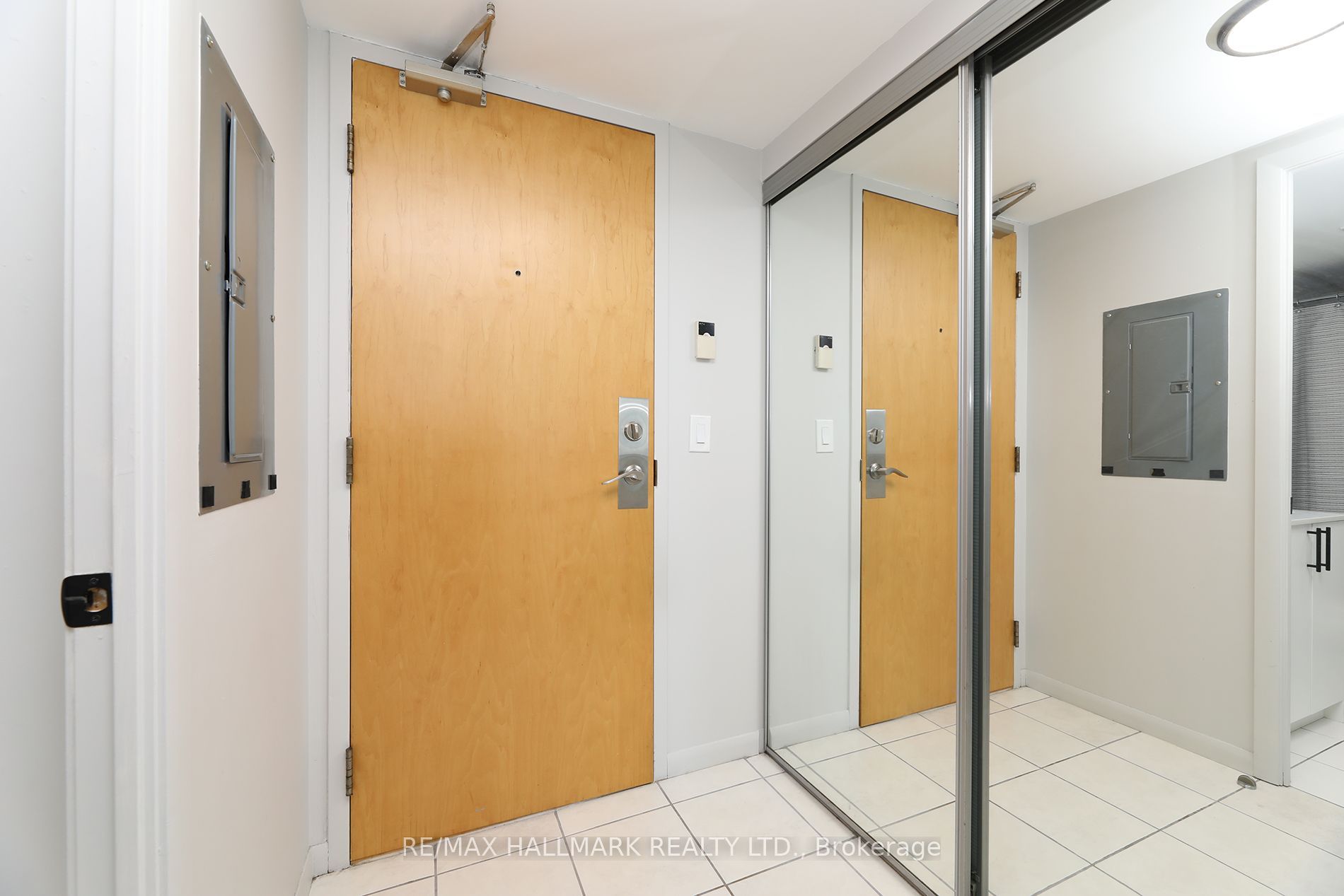 185 Legion Road N 1810 Property Photo 4