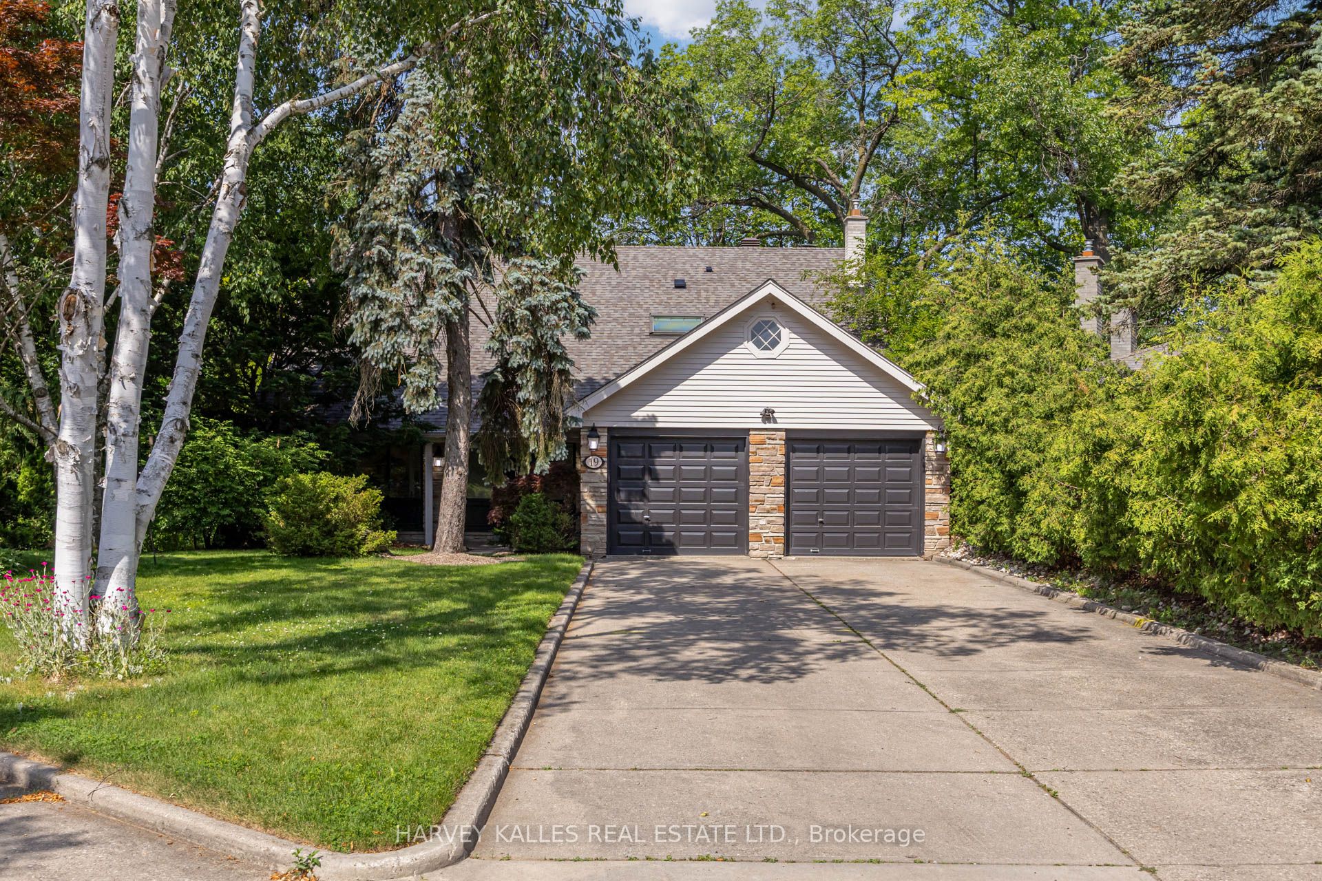 19 Ridgegate Crescent Property Photo 1