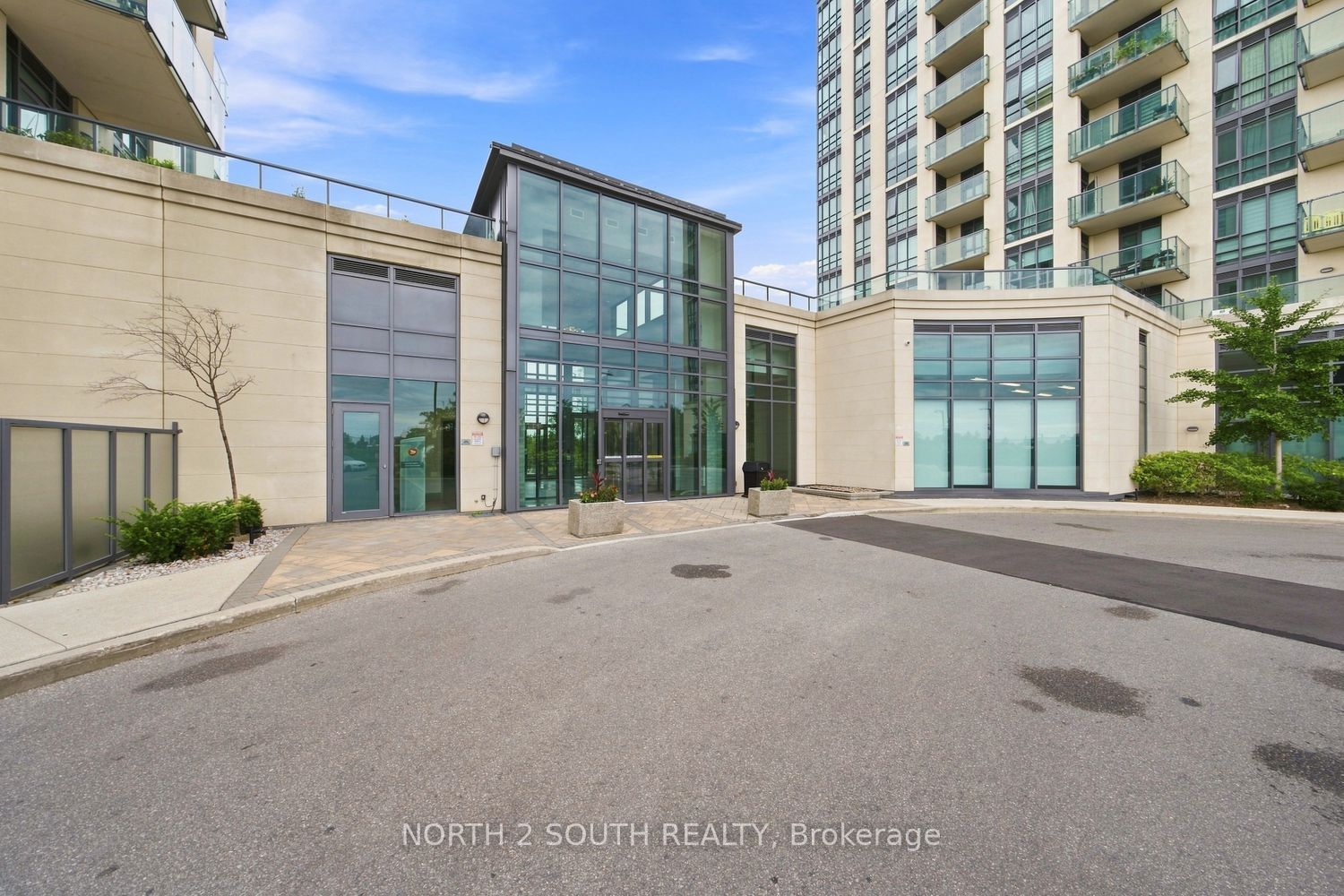 65 Yorkland Boulevard 804 Property Photo 2