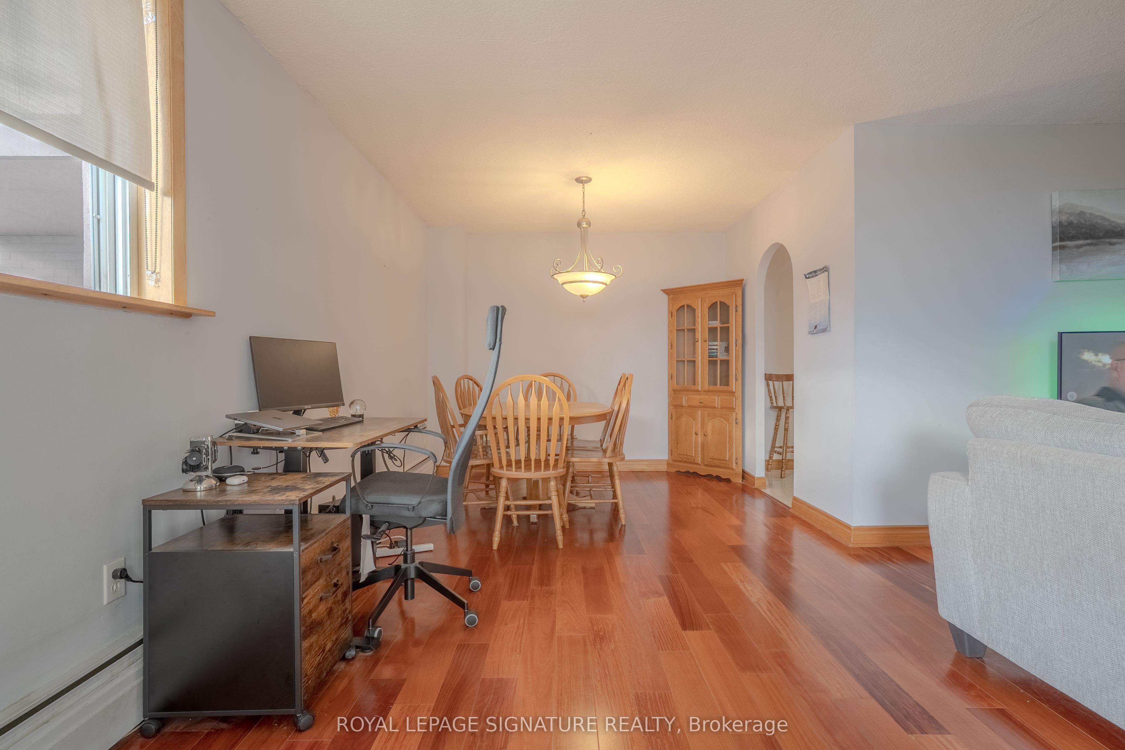 975 Warwick Court 1608 Property Photo 6