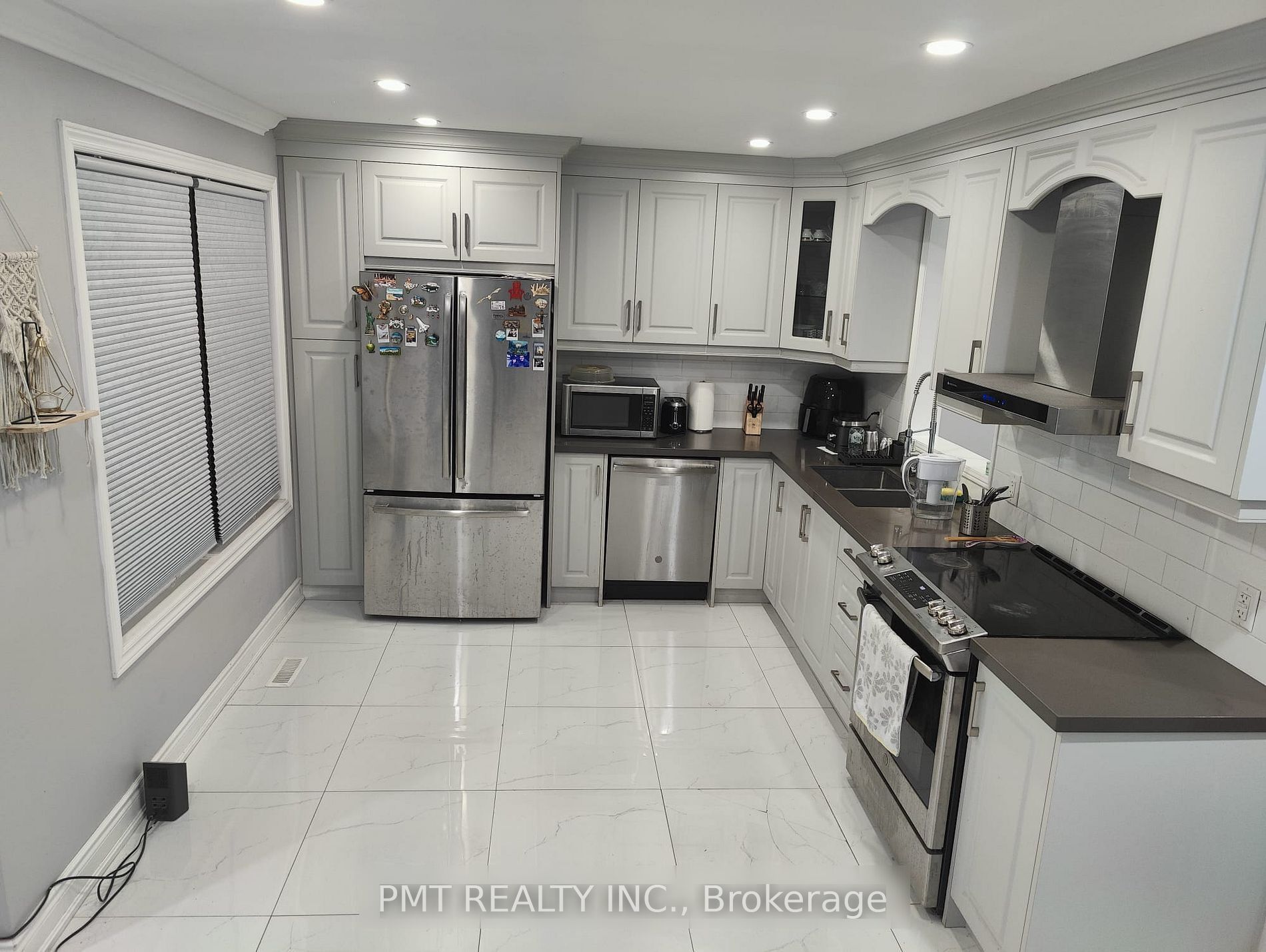 73 Greene Drive Property Photo 3