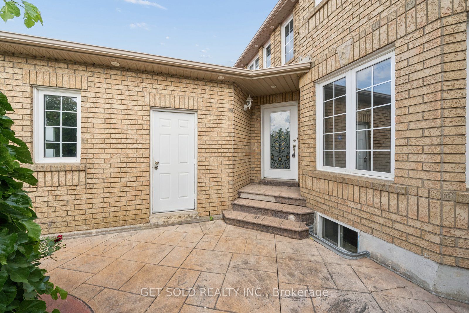 57 Oaklea Boulevard Property Photo 2
