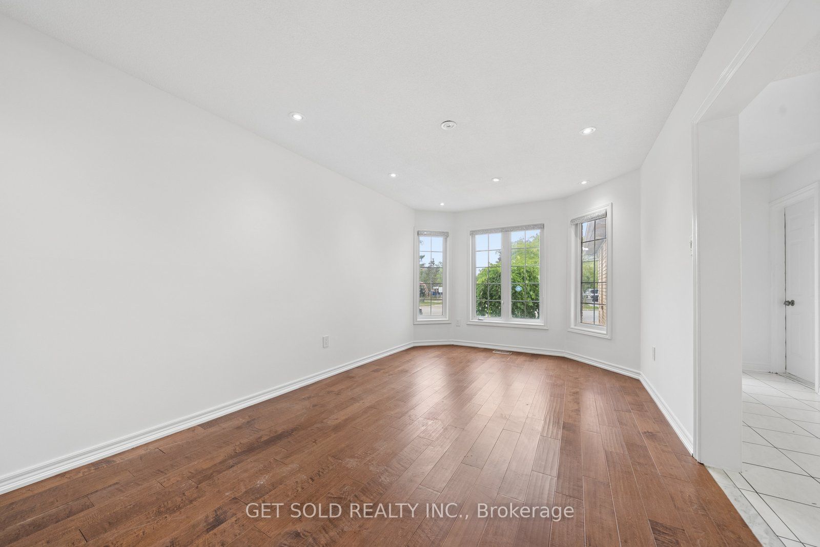 57 Oaklea Boulevard Property Photo 5