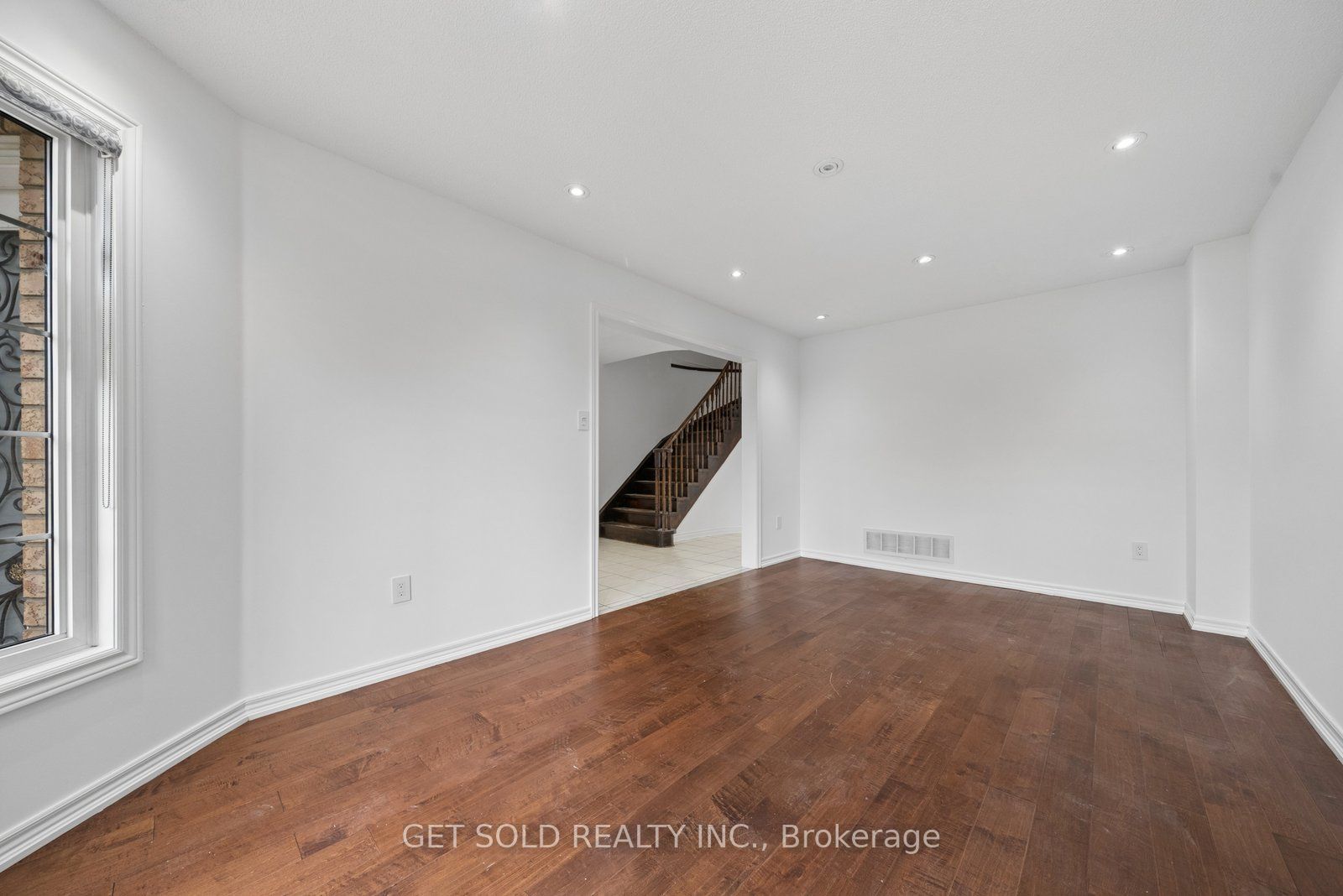 57 Oaklea Boulevard Property Photo 6