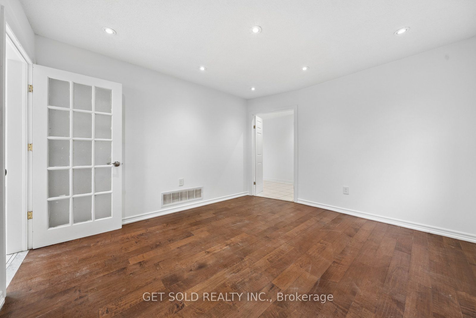 57 Oaklea Boulevard Property Photo 8