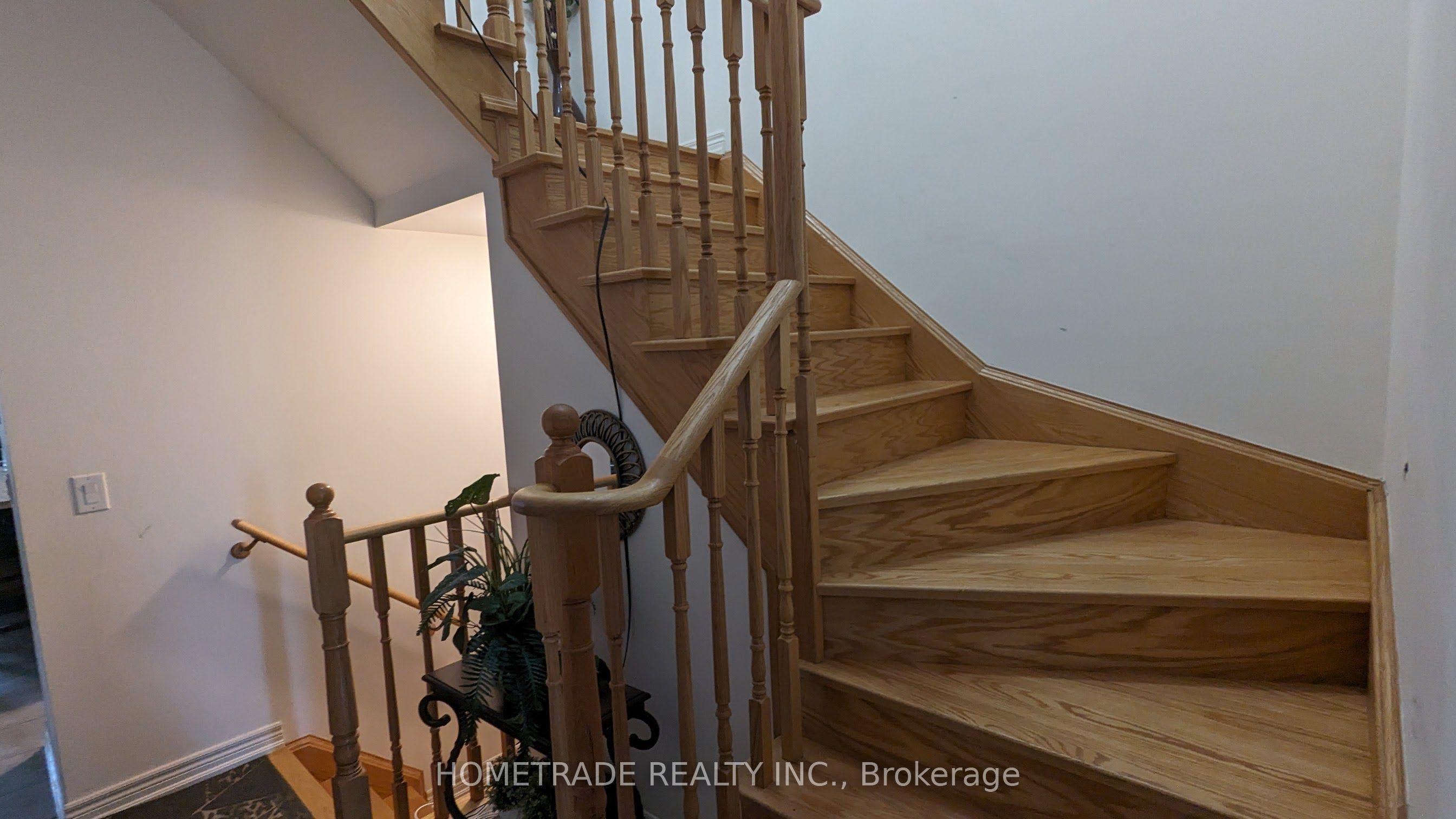 55 Ivor Crescent Property Photo 4