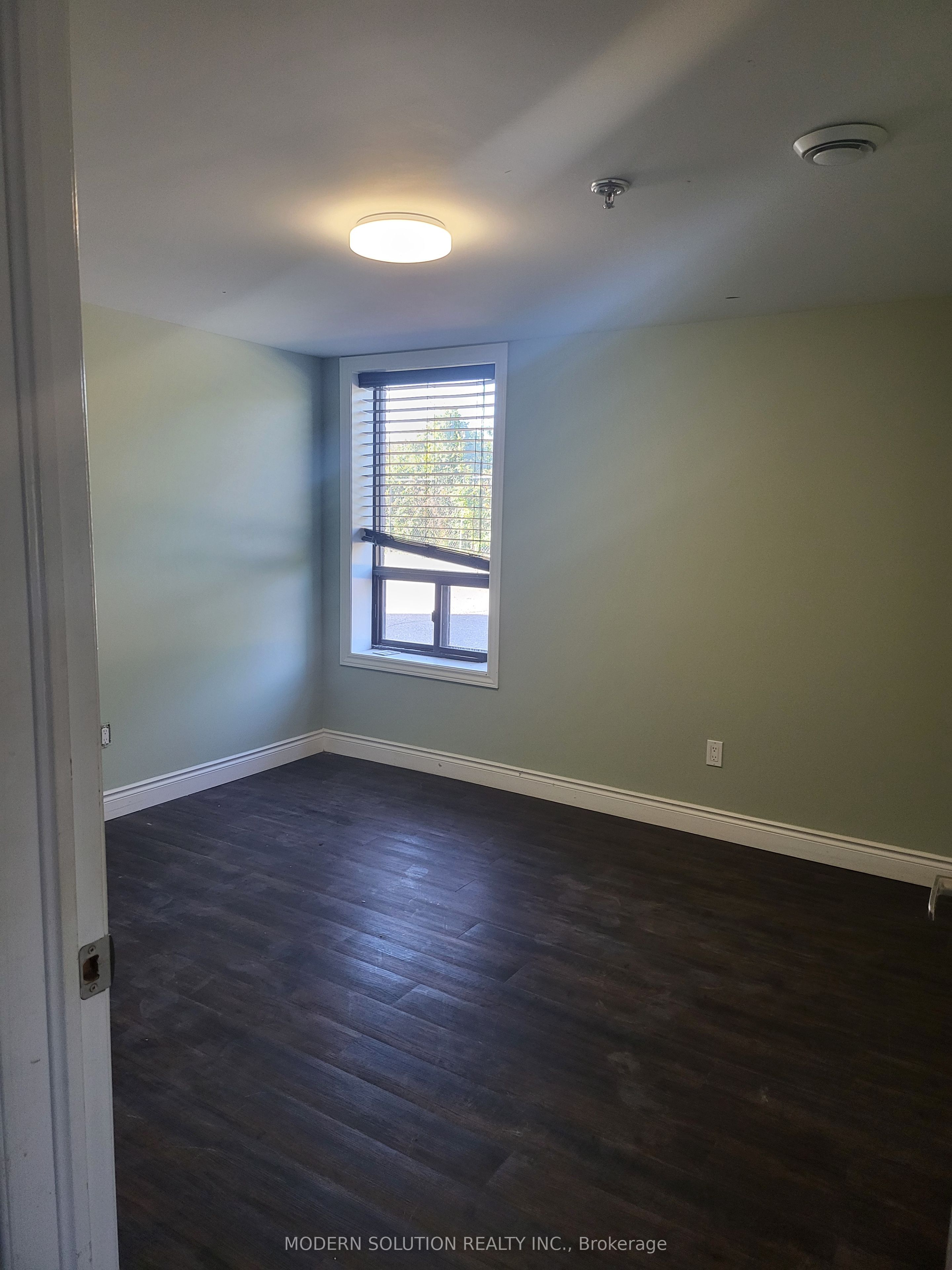 264 Bronte Street S 17 Property Photo 4