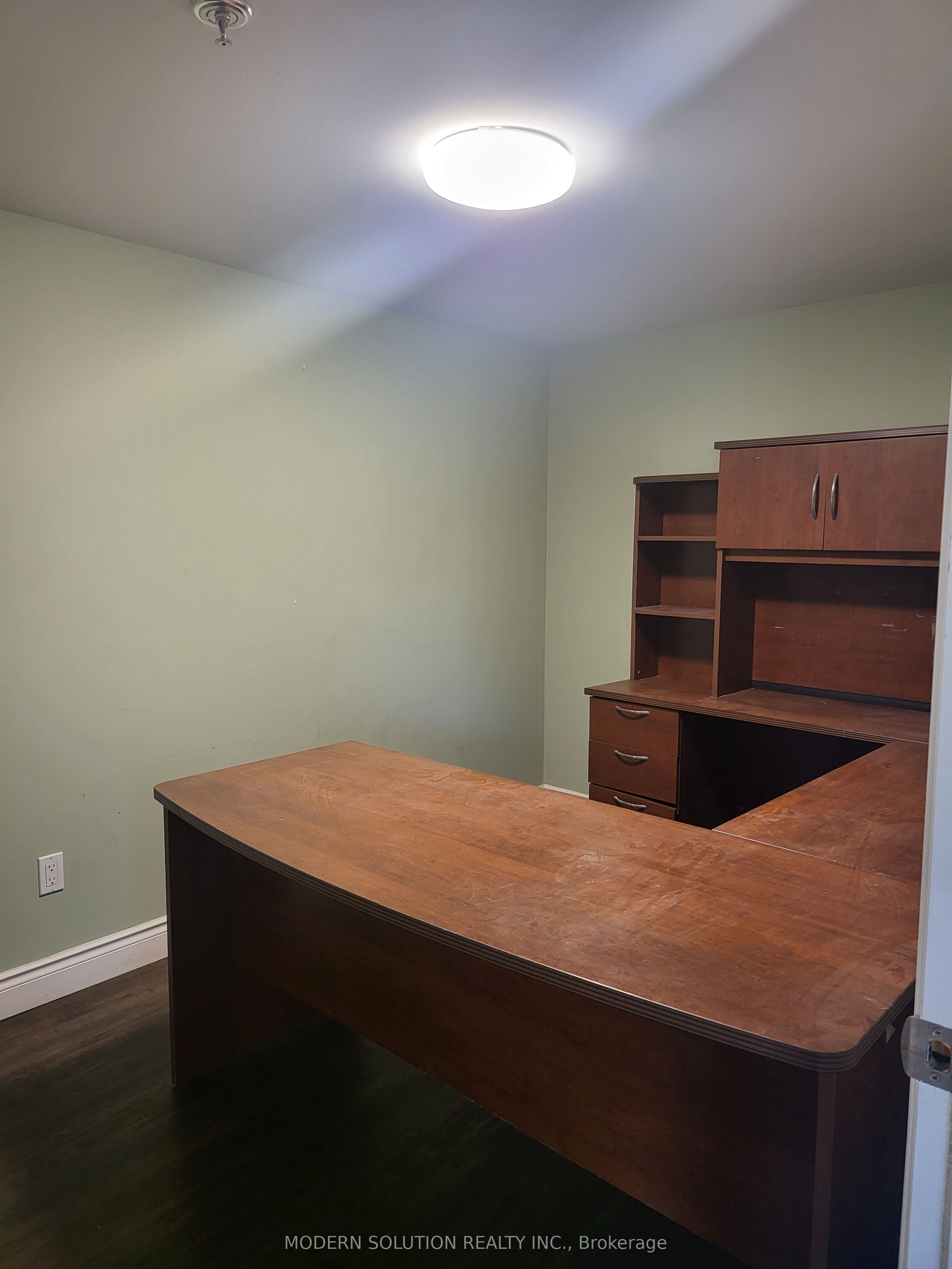 264 Bronte Street S 17 Property Photo 5