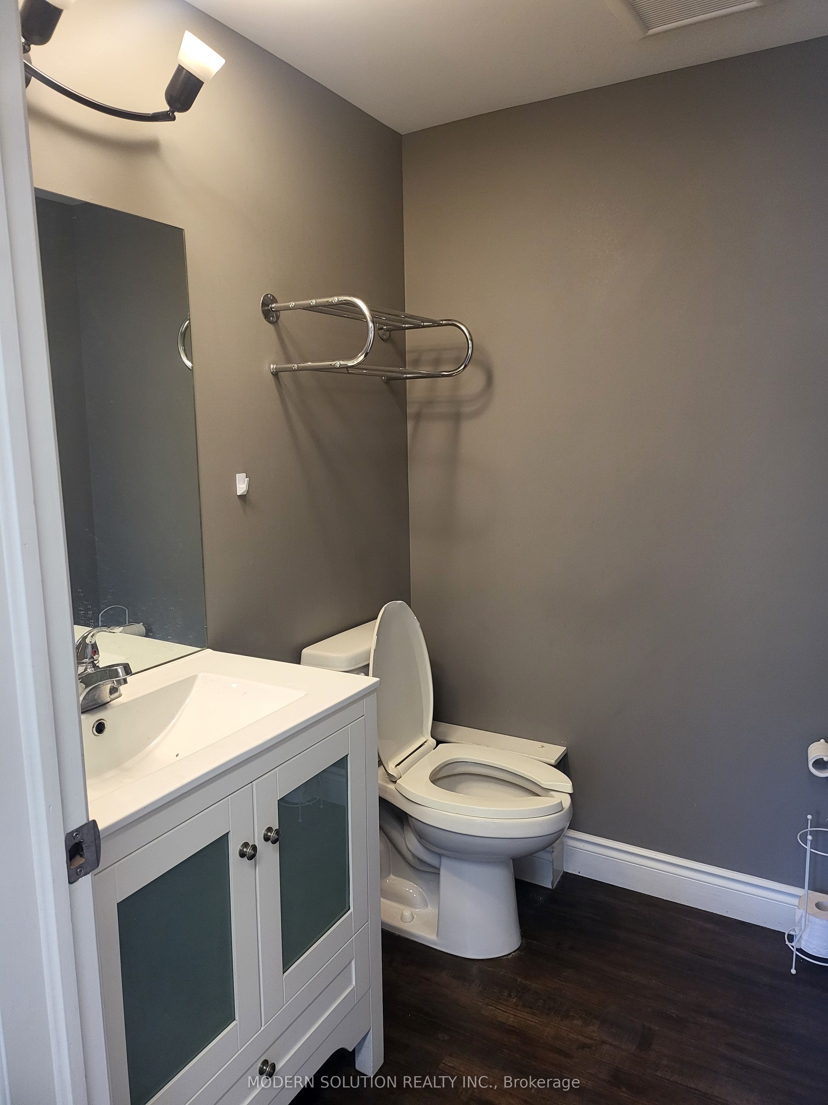 264 Bronte Street S 17 Property Photo 8