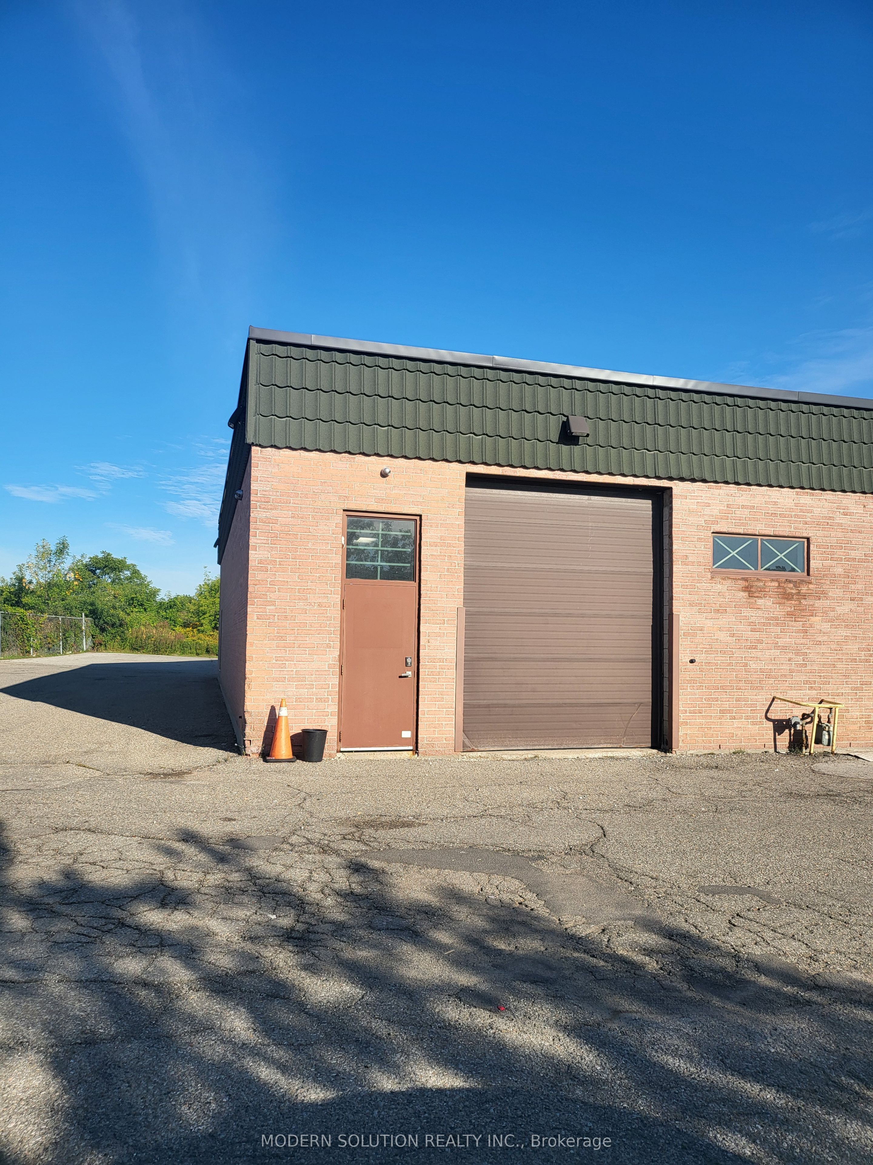 264 Bronte Street S 17 Property Photo 15