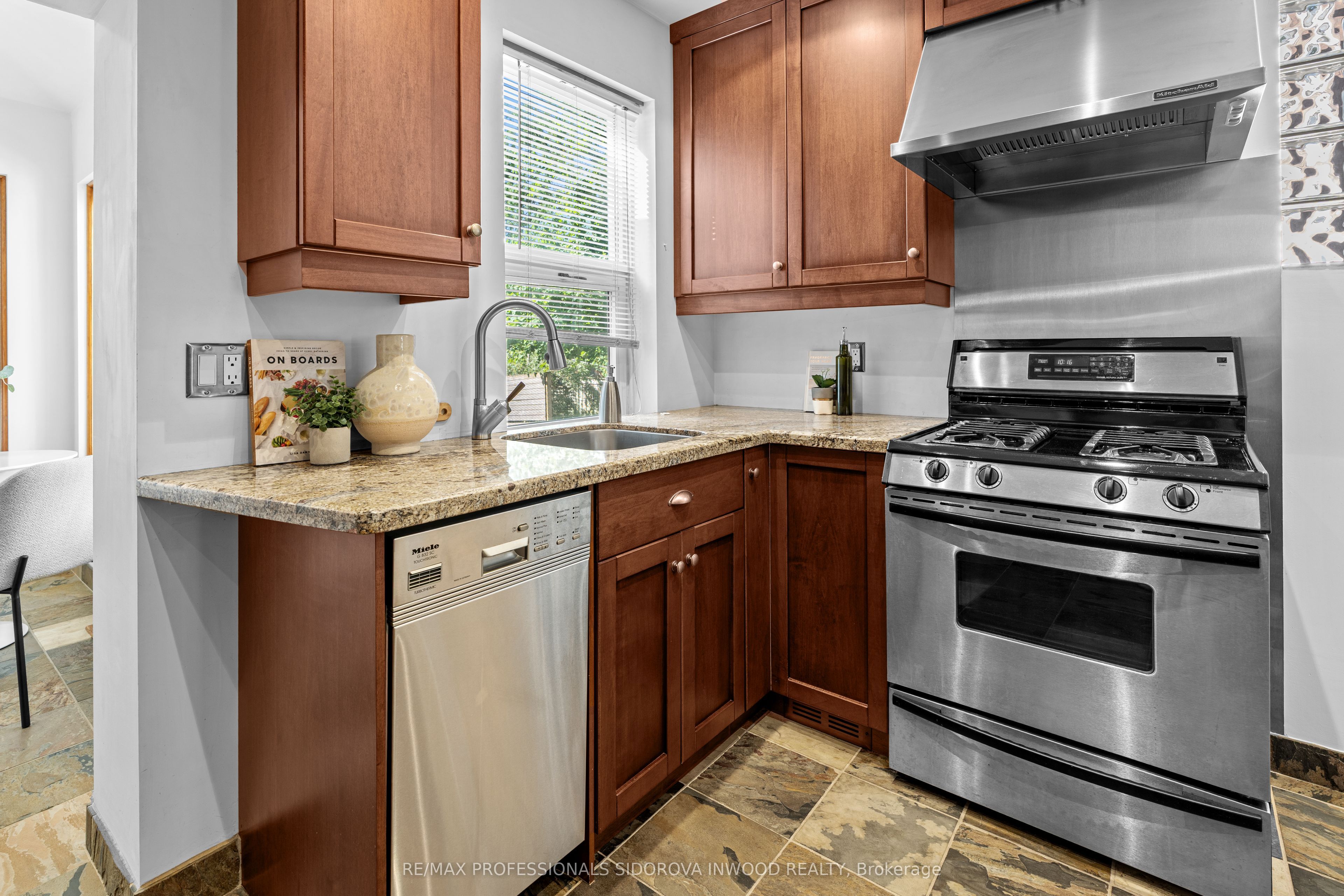 11 Winfield Avenue Property Photo 11