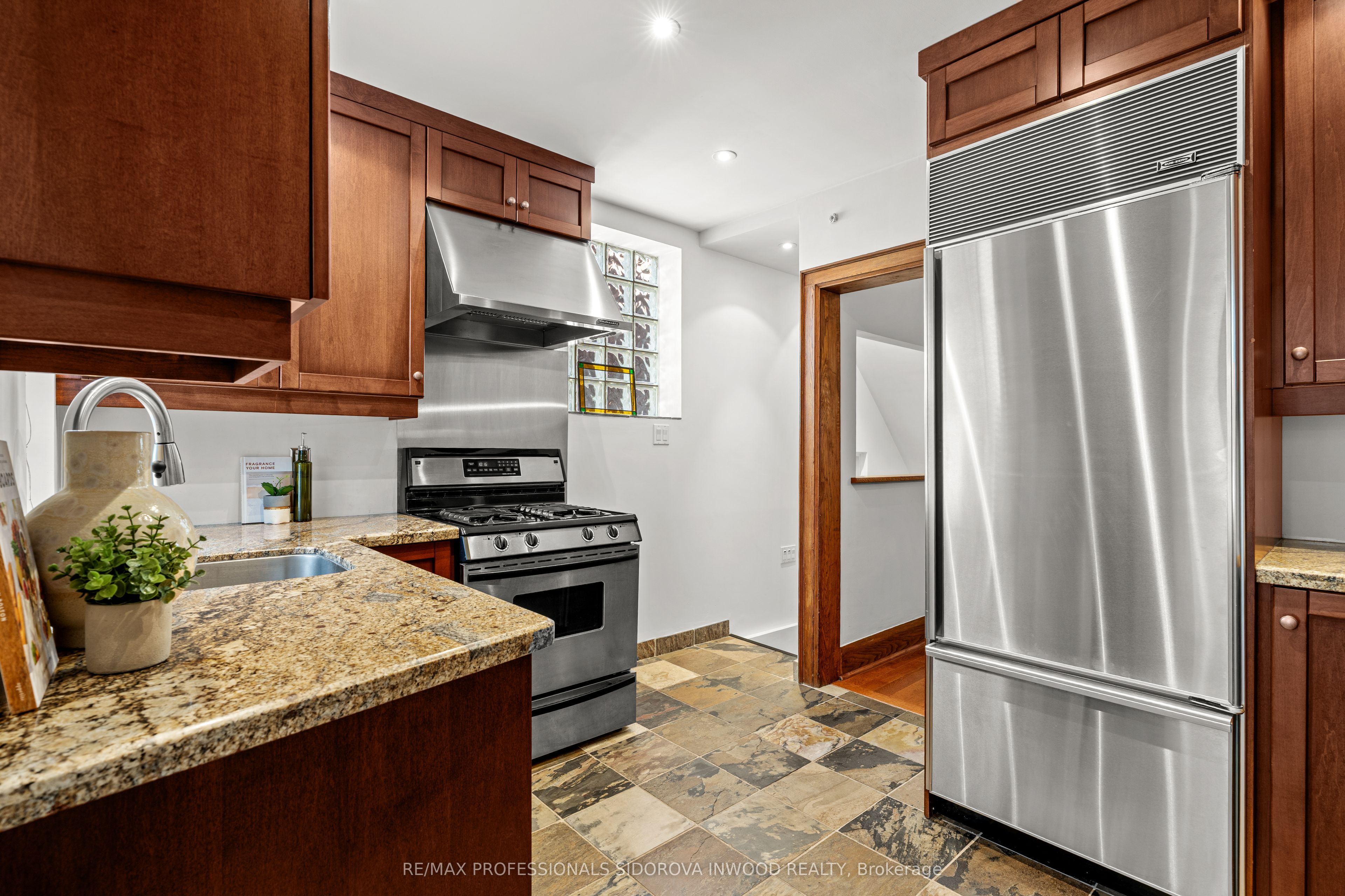 11 Winfield Avenue Property Photo 12