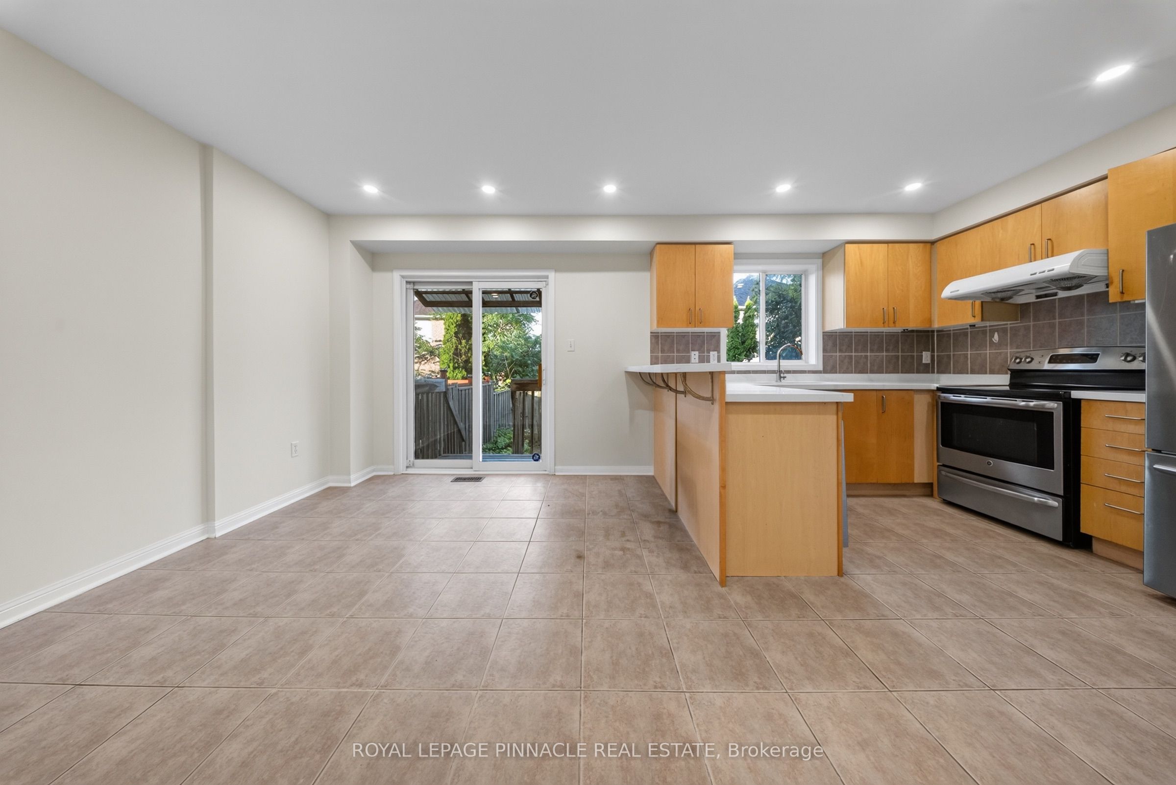 787 Avocado Crescent Property Photo 8