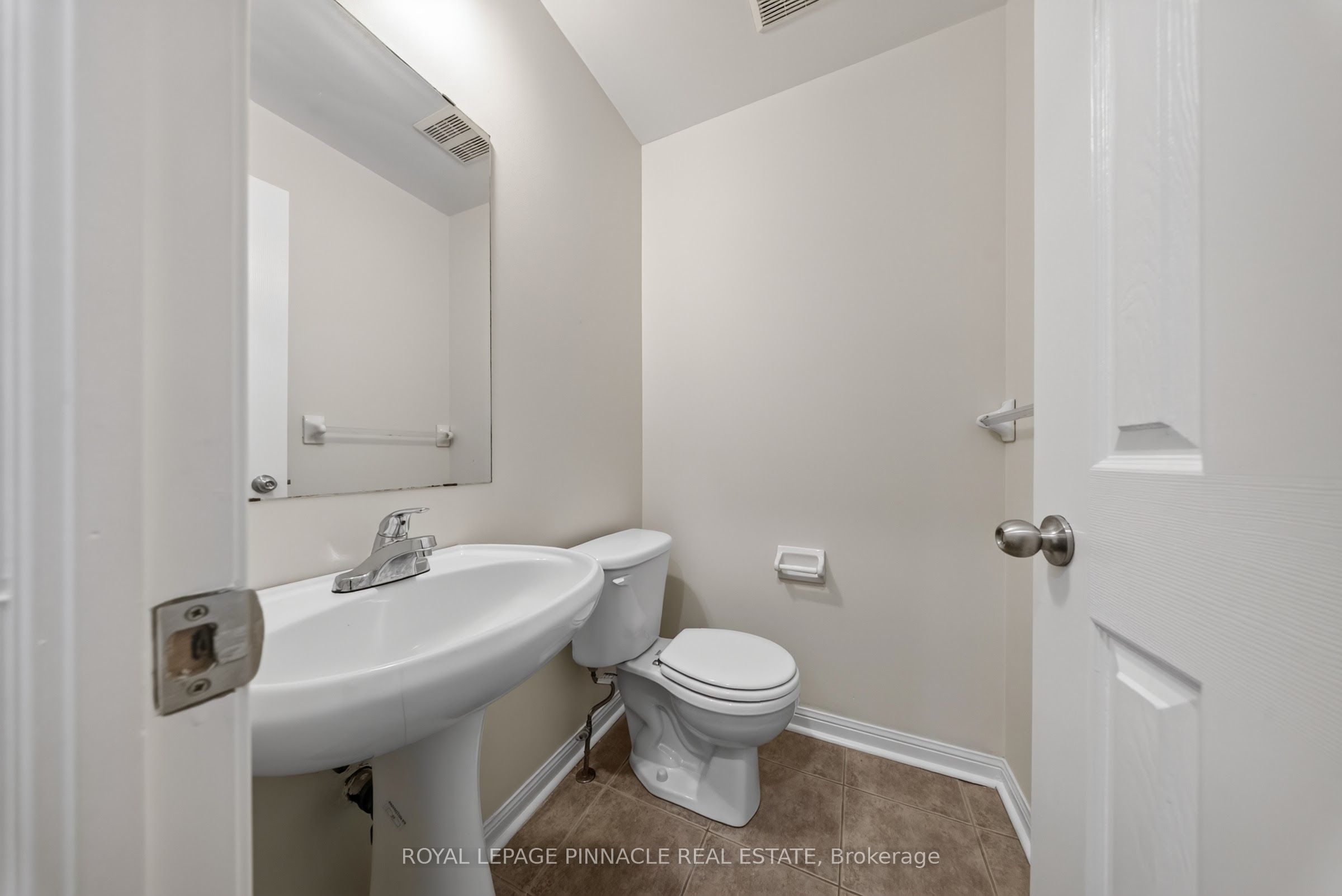 787 Avocado Crescent Property Photo 14