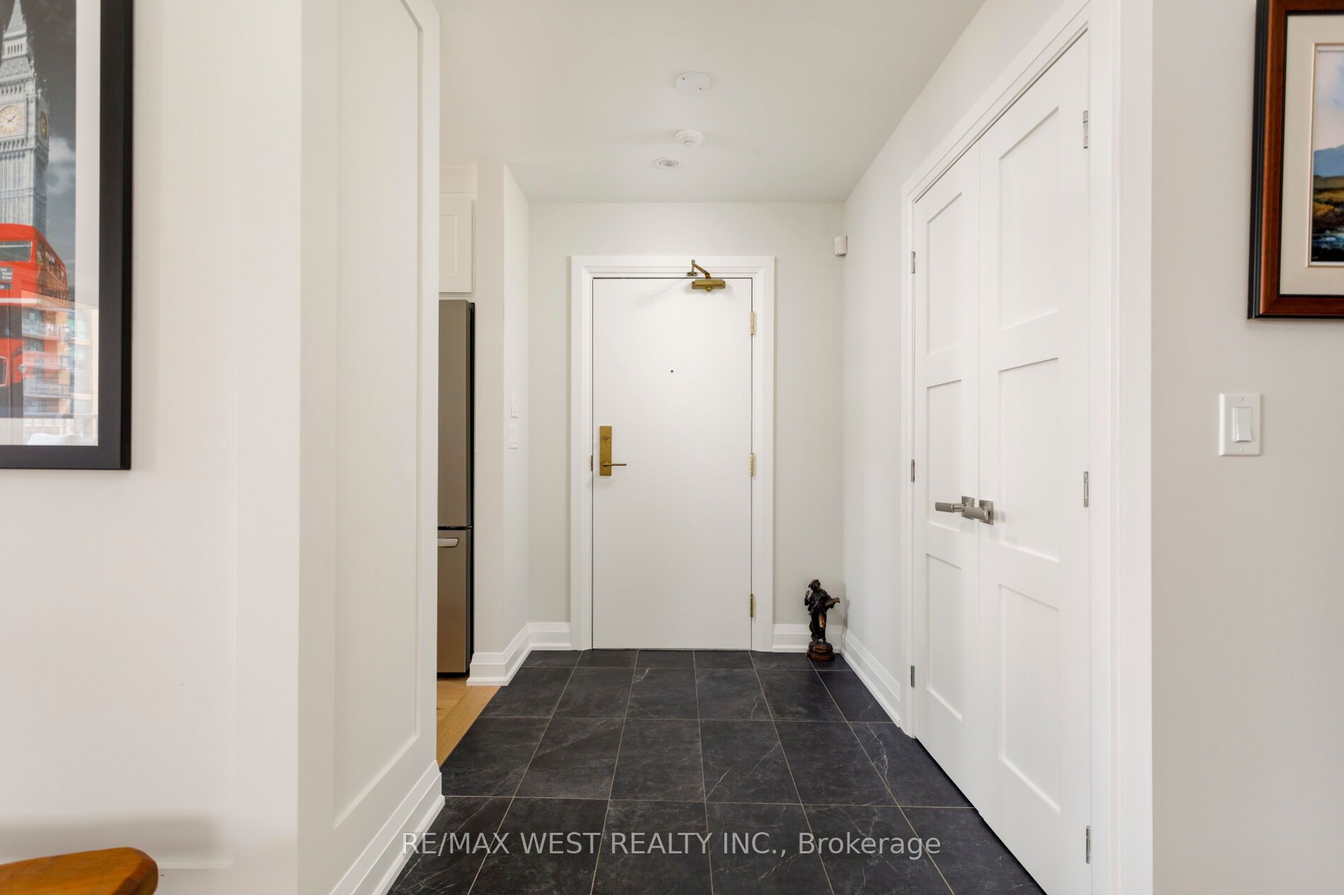 399 Elizabeth Street 905 Property Photo 4