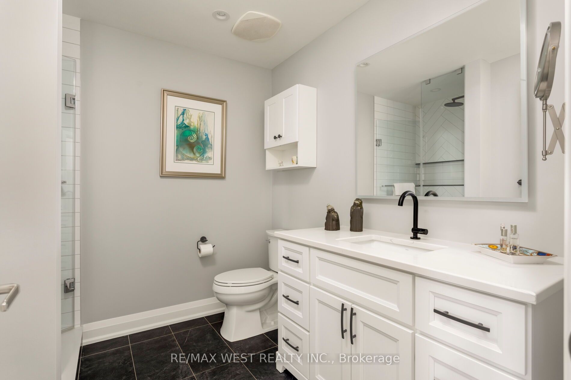 399 Elizabeth Street 905 Property Photo 33