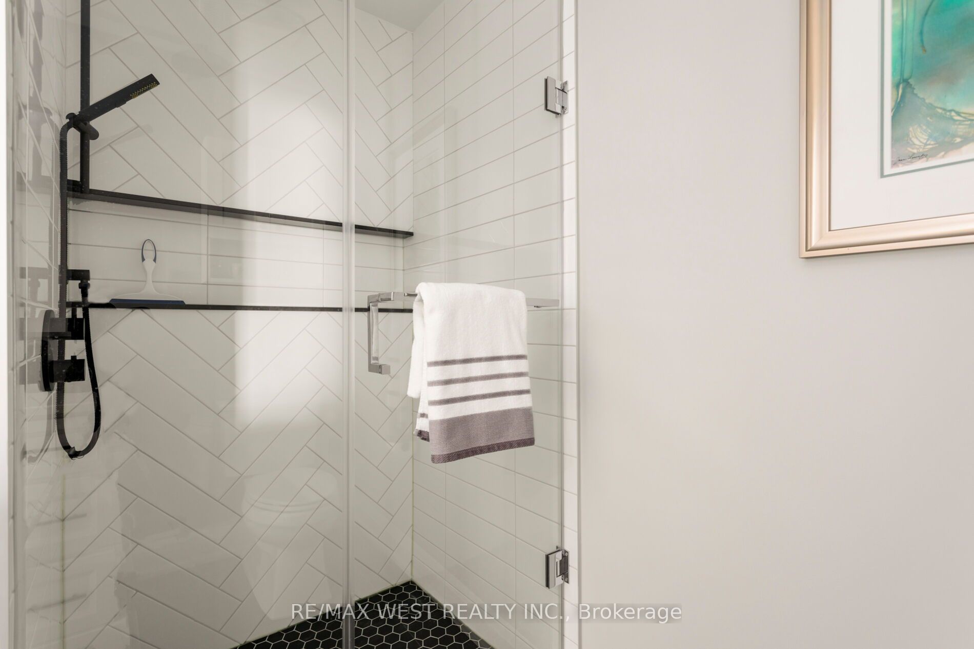 399 Elizabeth Street 905 Property Photo 34