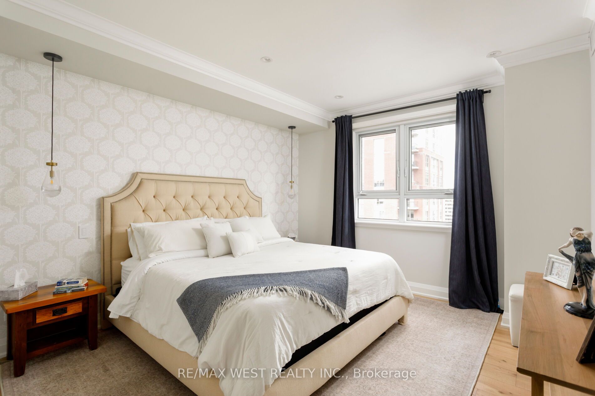 399 Elizabeth Street 905 Property Photo 40