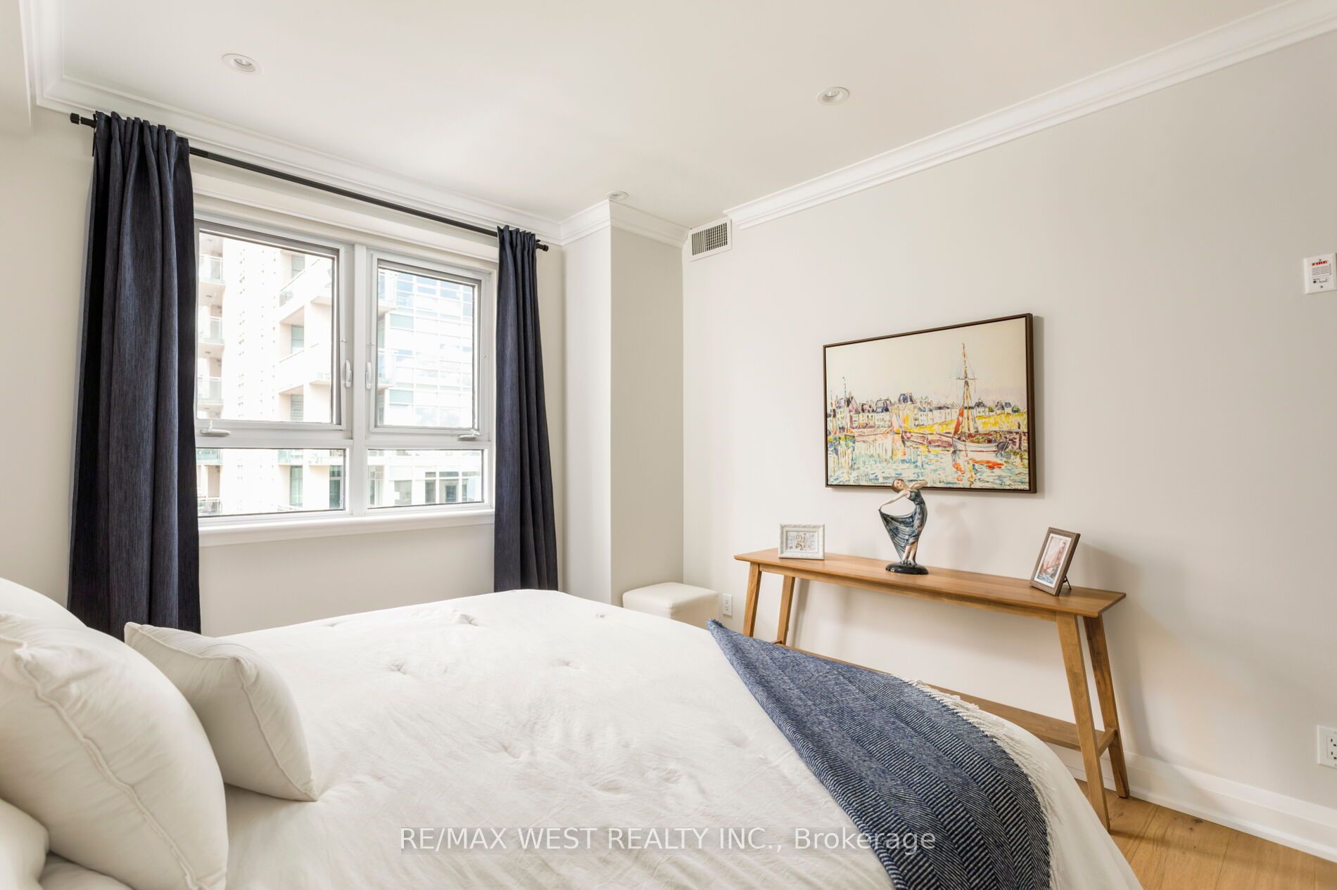 399 Elizabeth Street 905 Property Photo 41