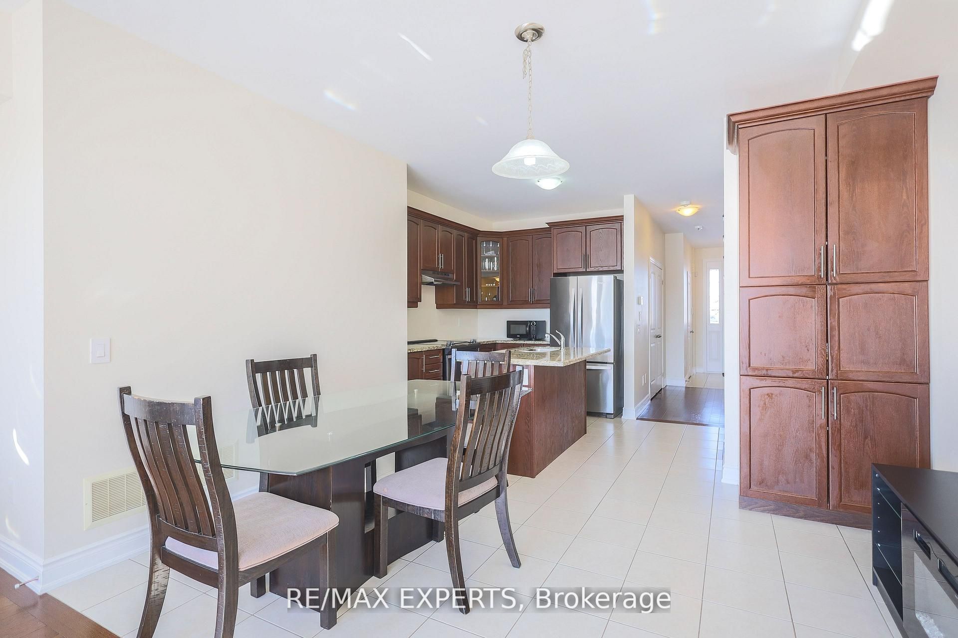 27 Hogan Manor Drive Property Photo 5