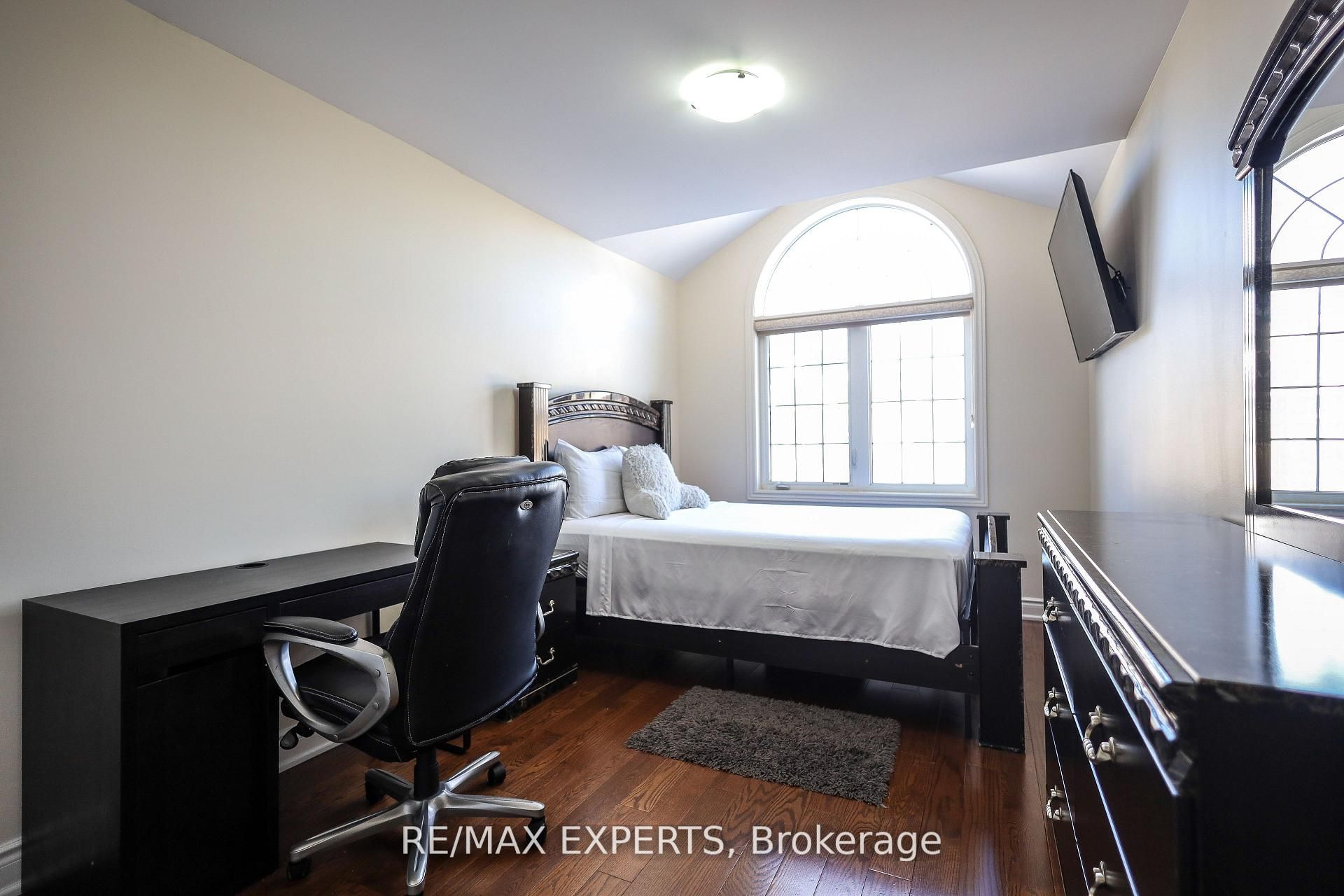 27 Hogan Manor Drive Property Photo 9