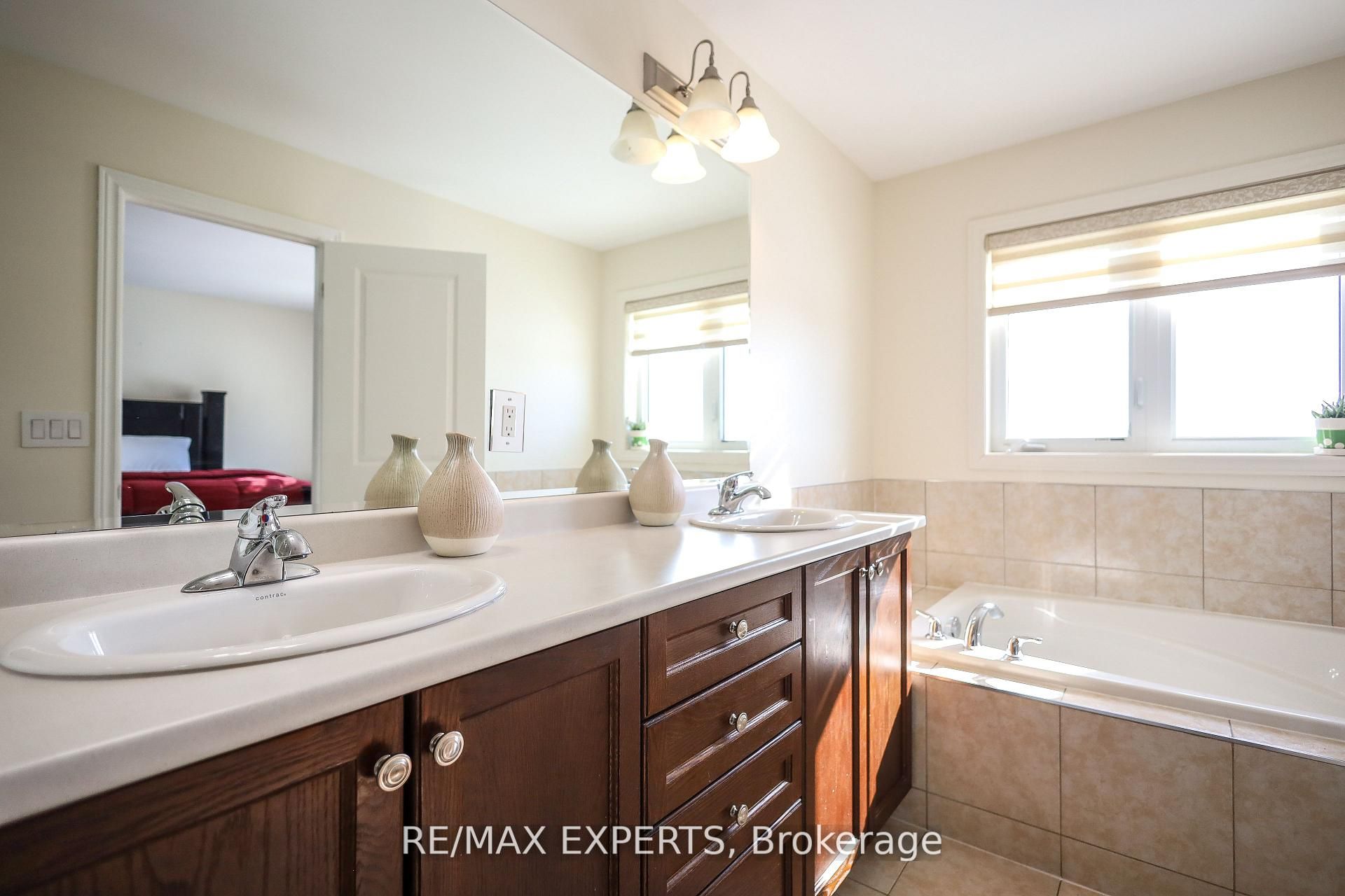 27 Hogan Manor Drive Property Photo 14