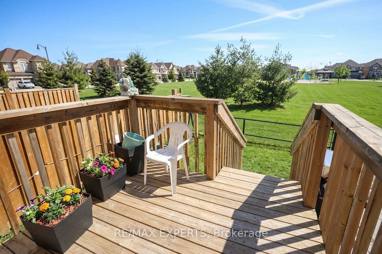 27 Hogan Manor Drive Property Photo 15