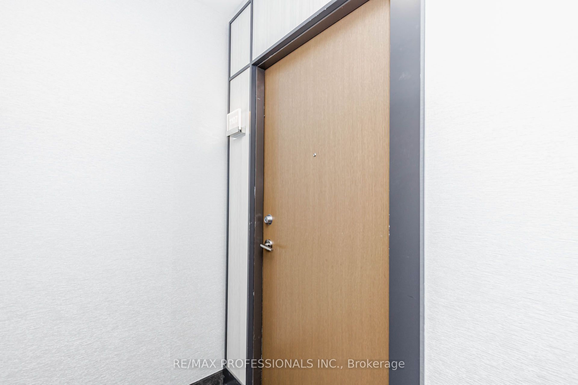 20 Shore Breeze Drive 1107 Property Photo 6