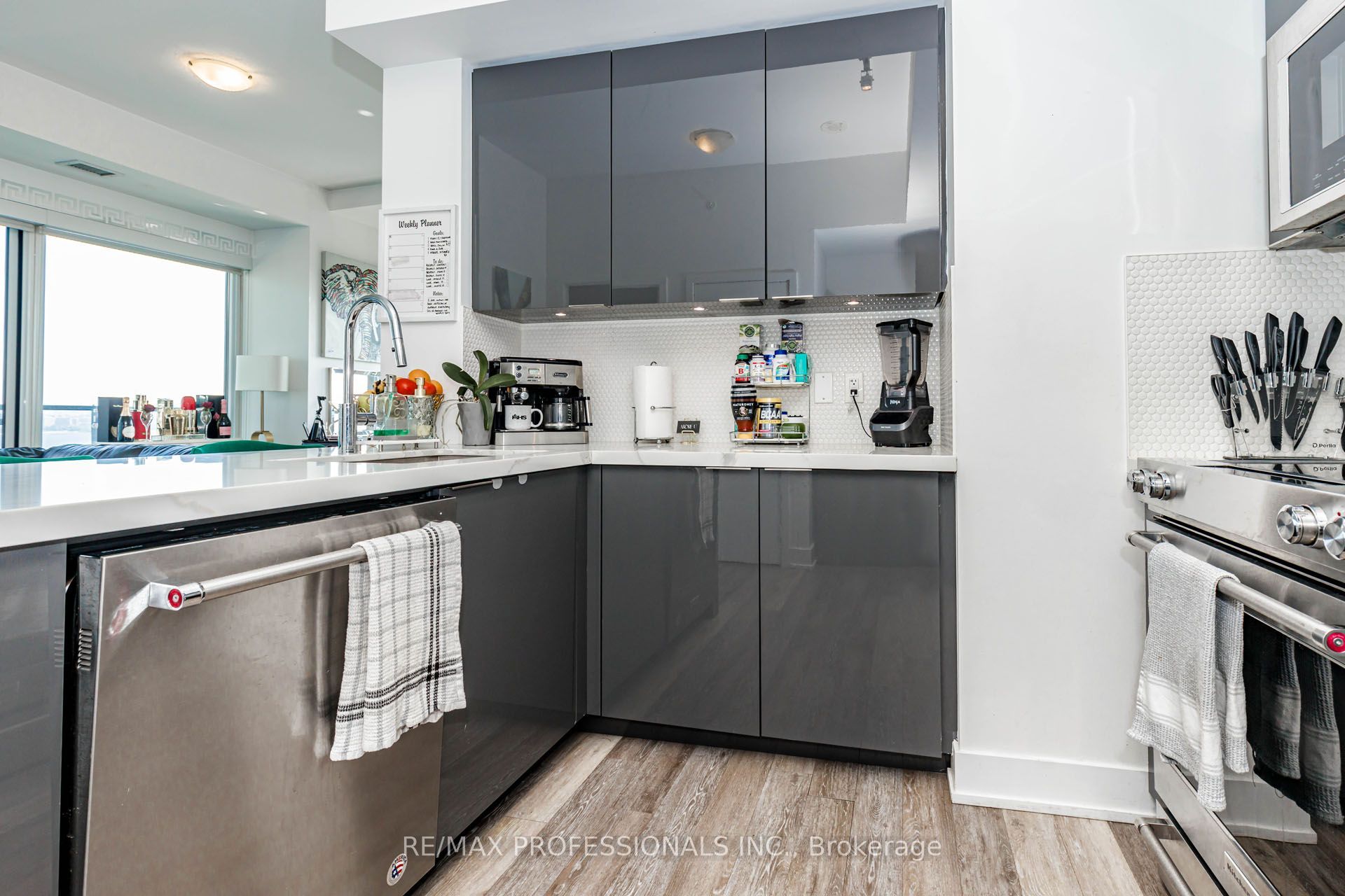 20 Shore Breeze Drive 1107 Property Photo 15