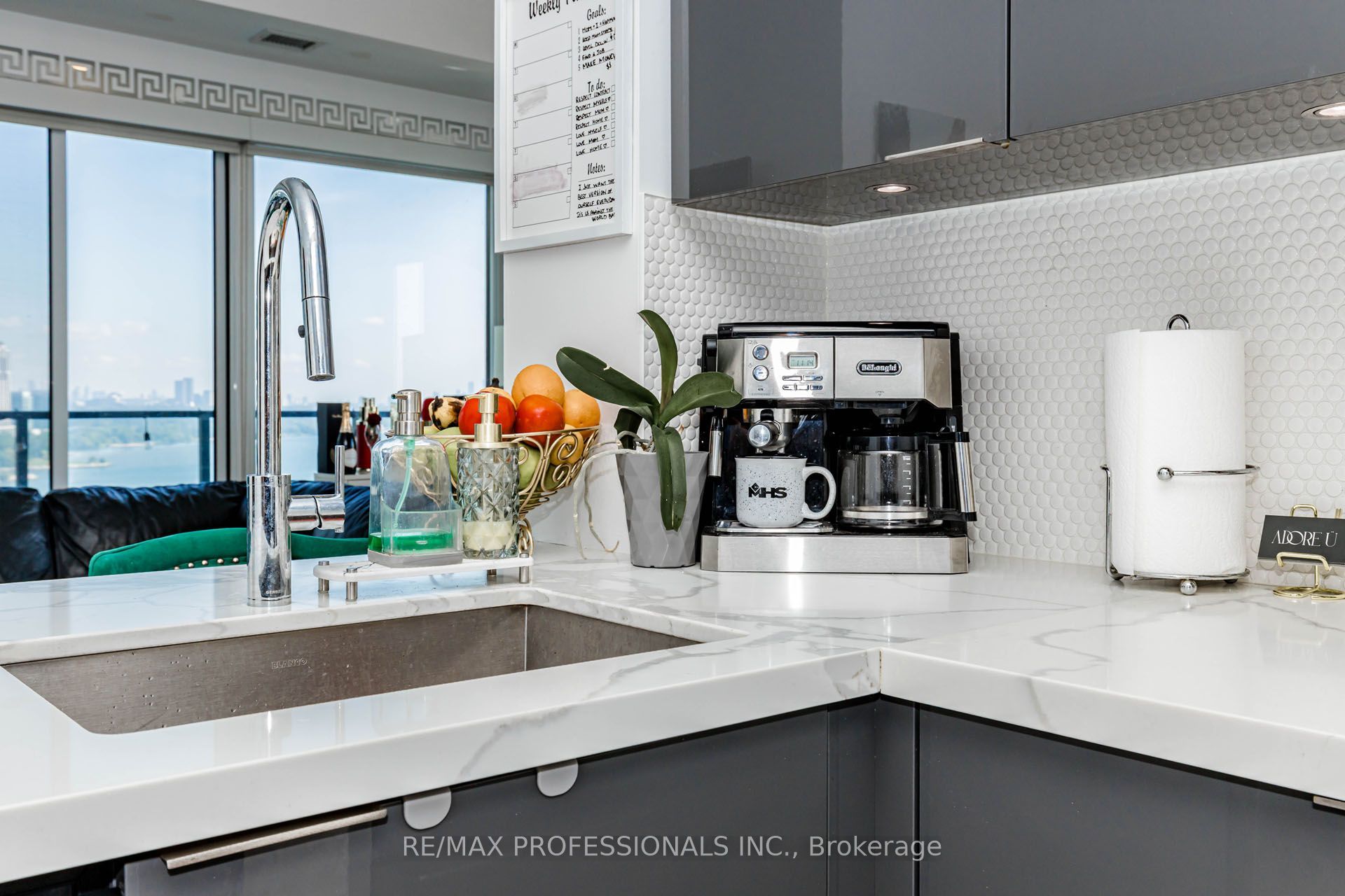 20 Shore Breeze Drive 1107 Property Photo 16