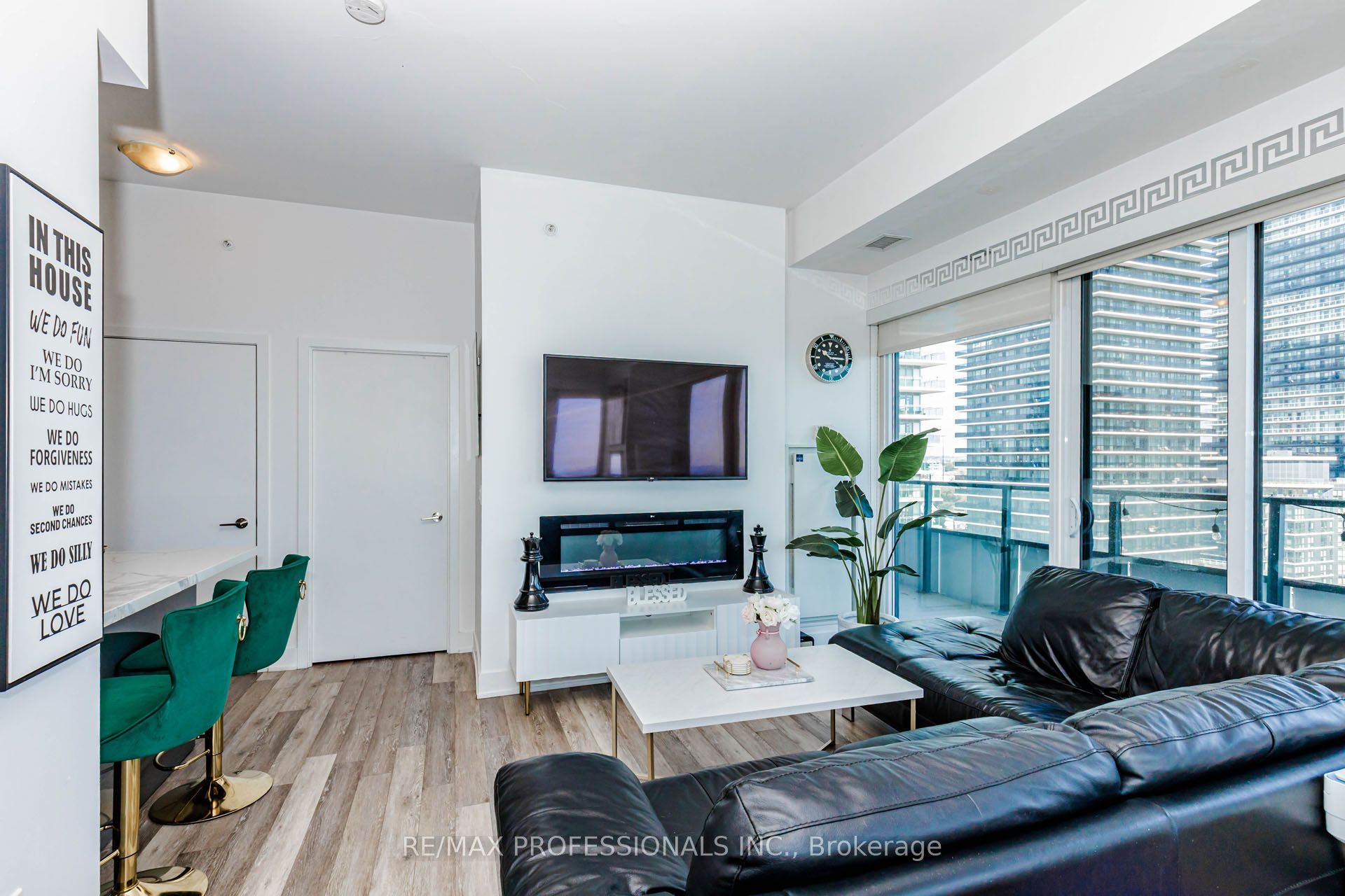 20 Shore Breeze Drive 1107 Property Photo 19