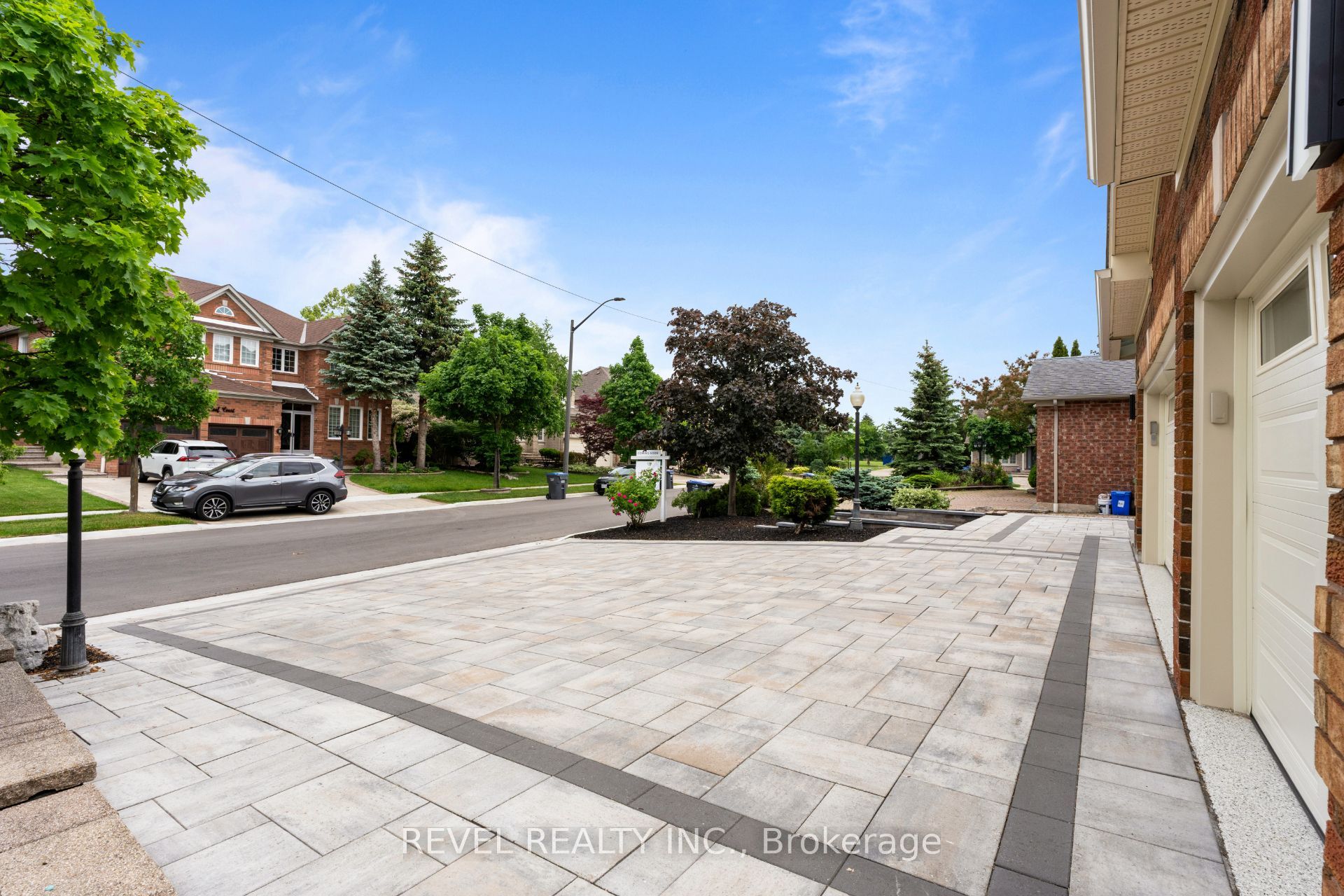 6872 Round Leaf Court Property Photo 3