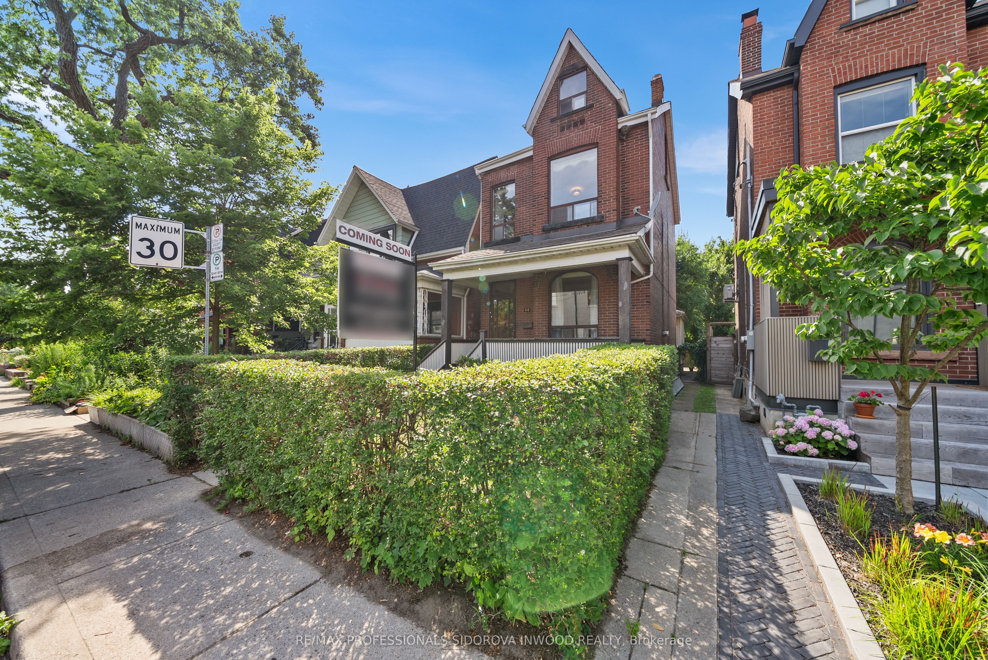 44 Golden Avenue