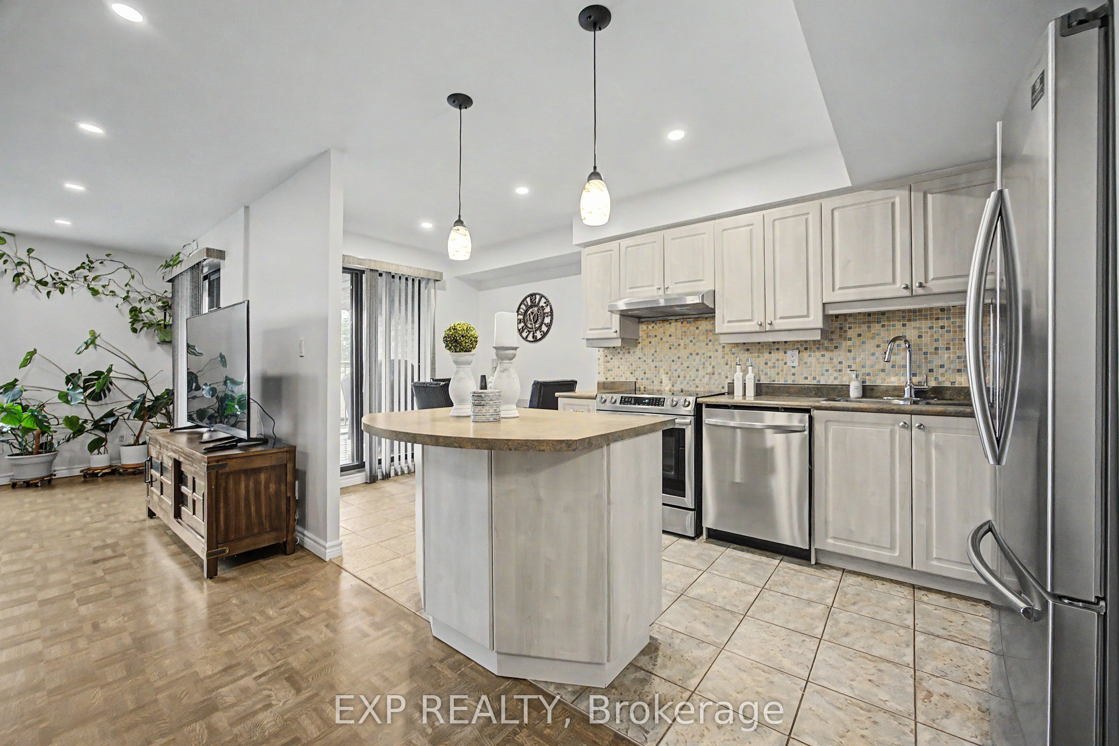 1000 Cedarglen Gate 501