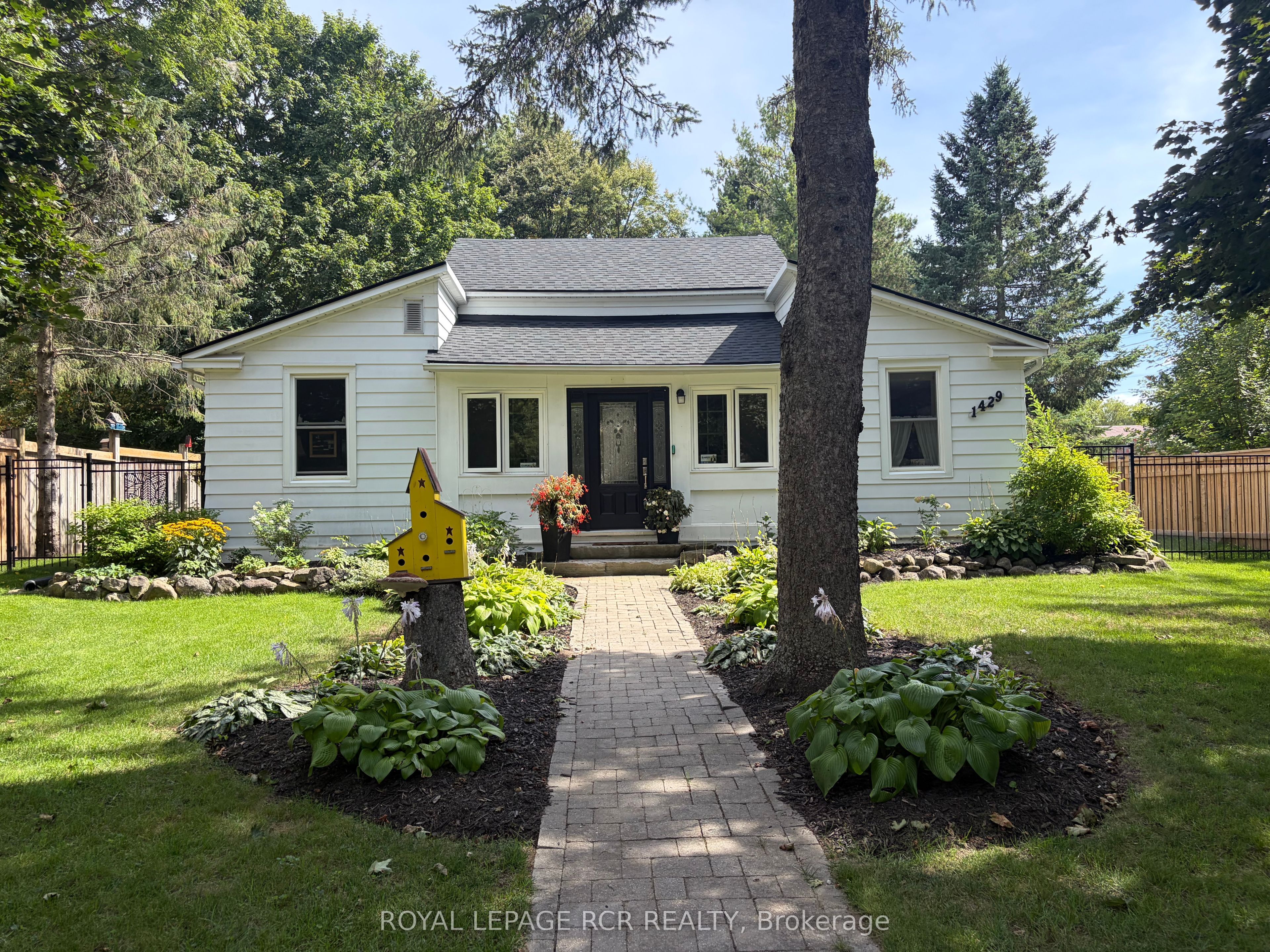 1429 Queen Street Property Photo 1