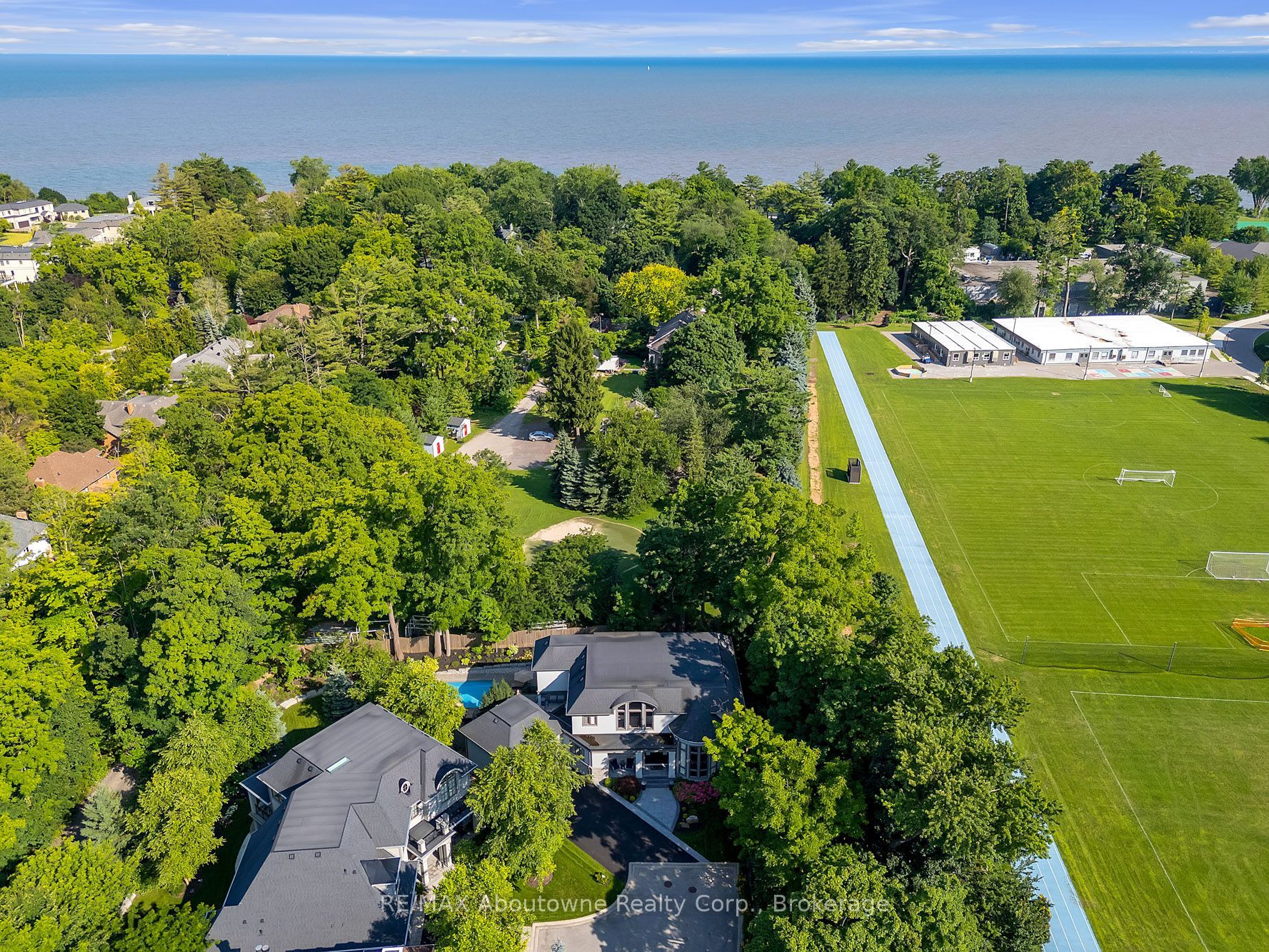 456 Lakeshore Road W Property Photo 2