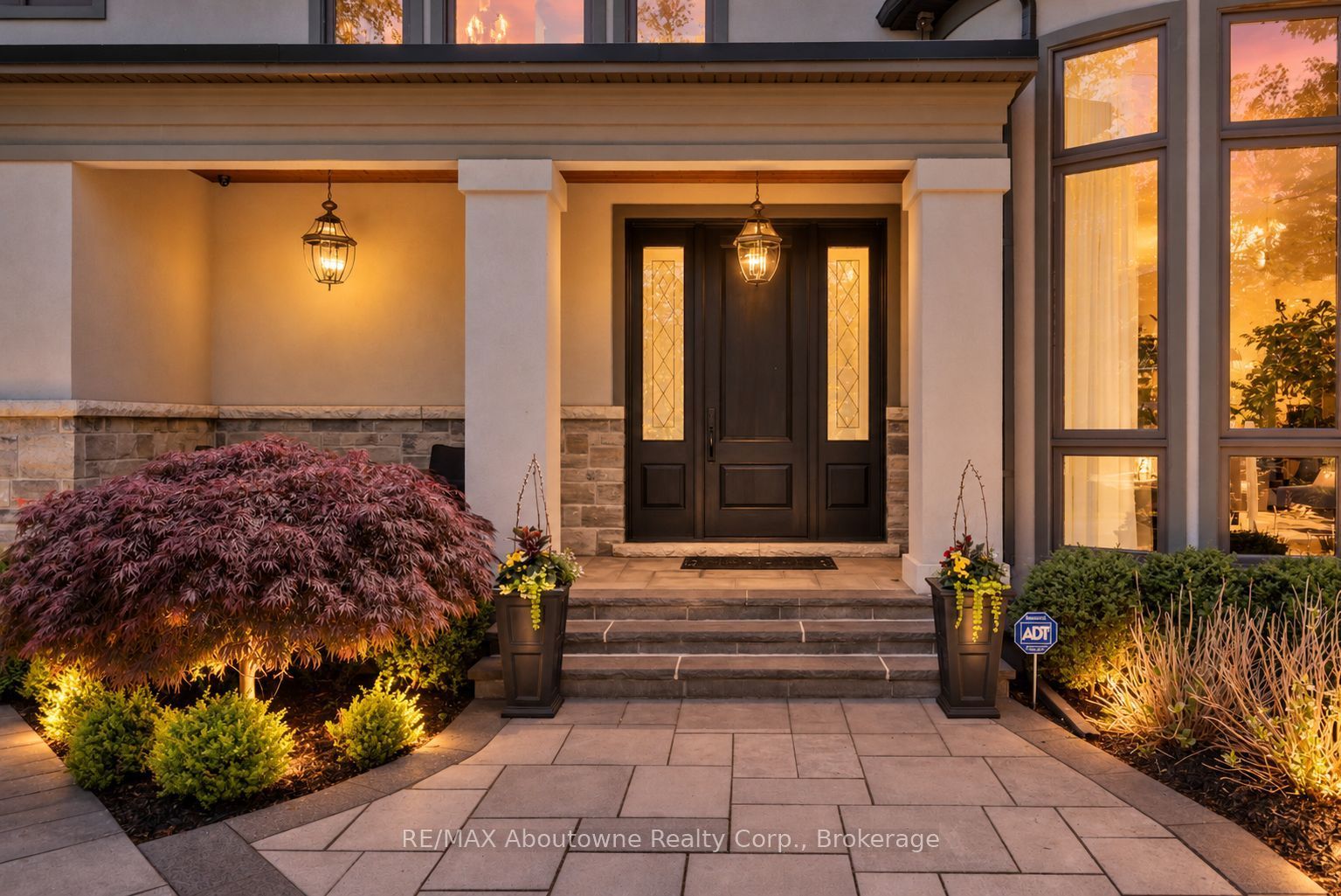 456 Lakeshore Road W Property Photo 5